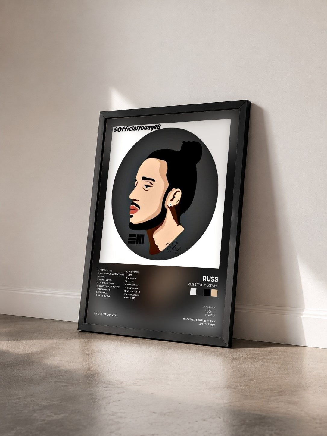 #noir Tableau de l'album Russ The Mixtape de Russ vu de trois quarts, cadre noir