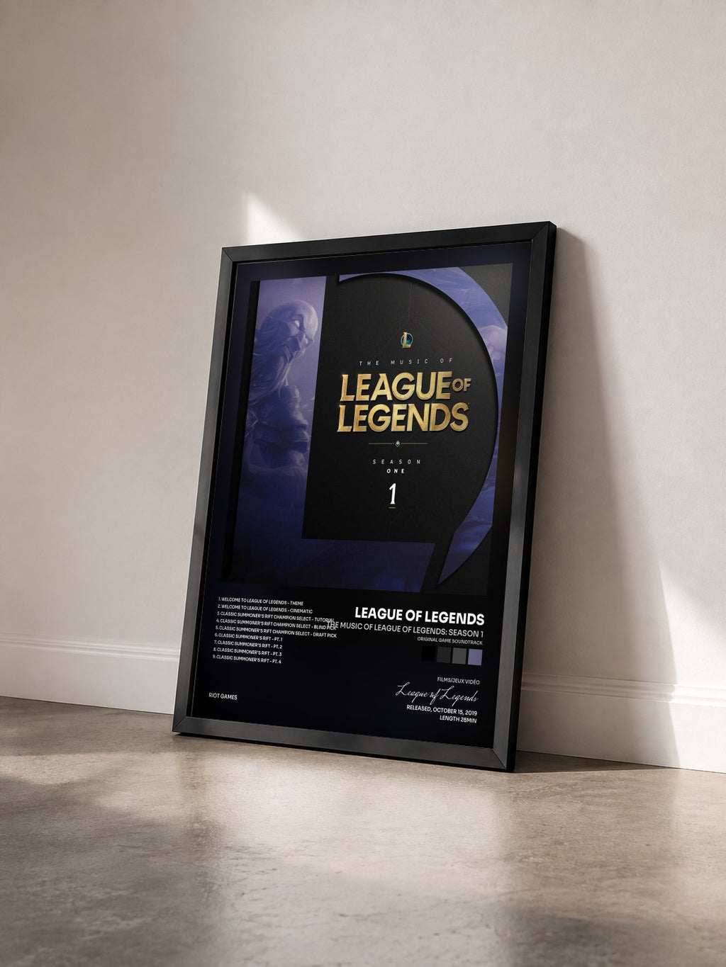 #noir The Music of League of Legends: Season 1 (Original Game Soundtrack) von League of Legends als gerahmter Kunstdruck von schräg gesehen, schwarzer Rahmen