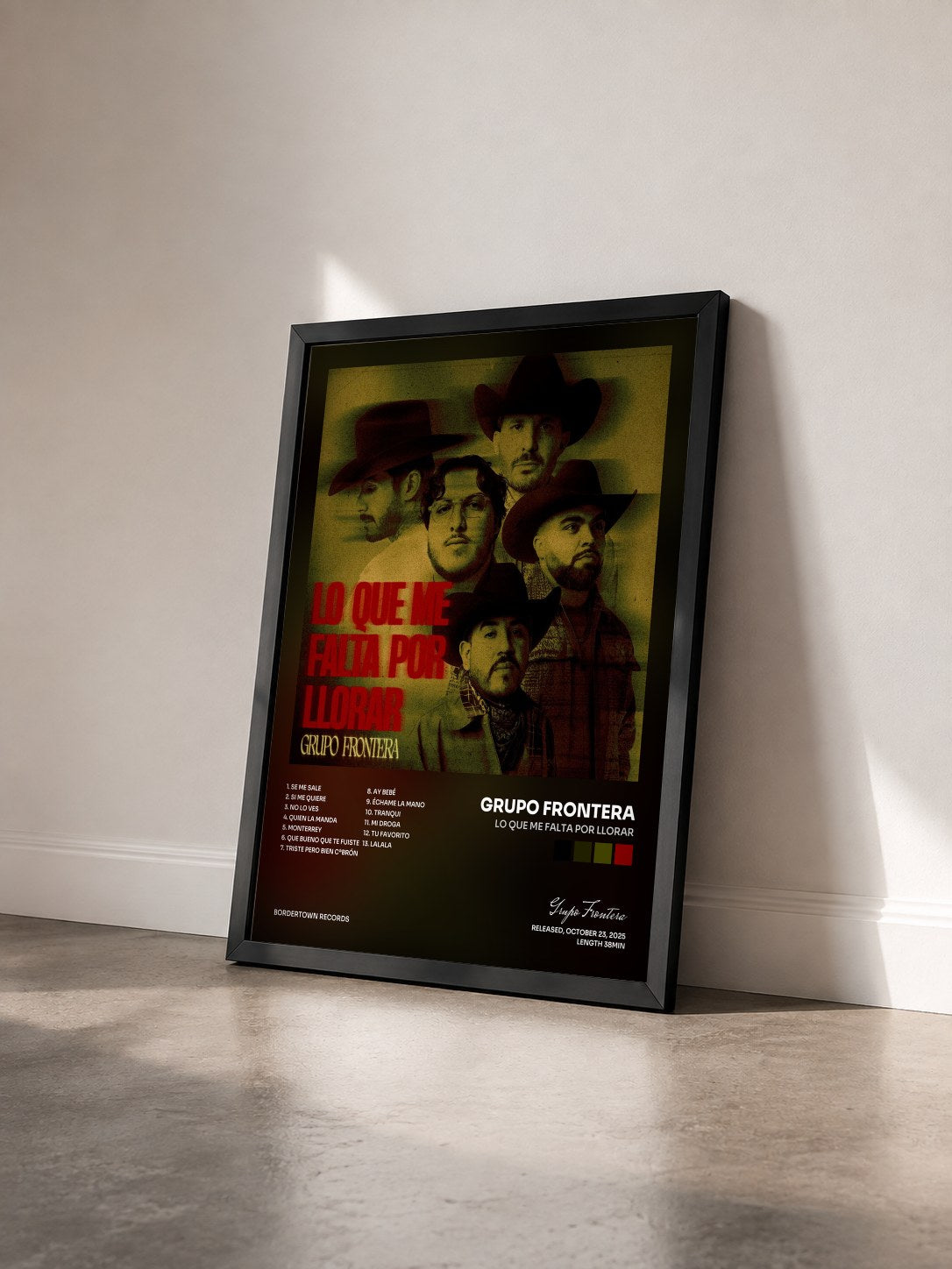 #noir Tableau de l'album LO QUE ME FALTA POR LLORAR de Grupo Frontera vu de trois quarts, cadre noir