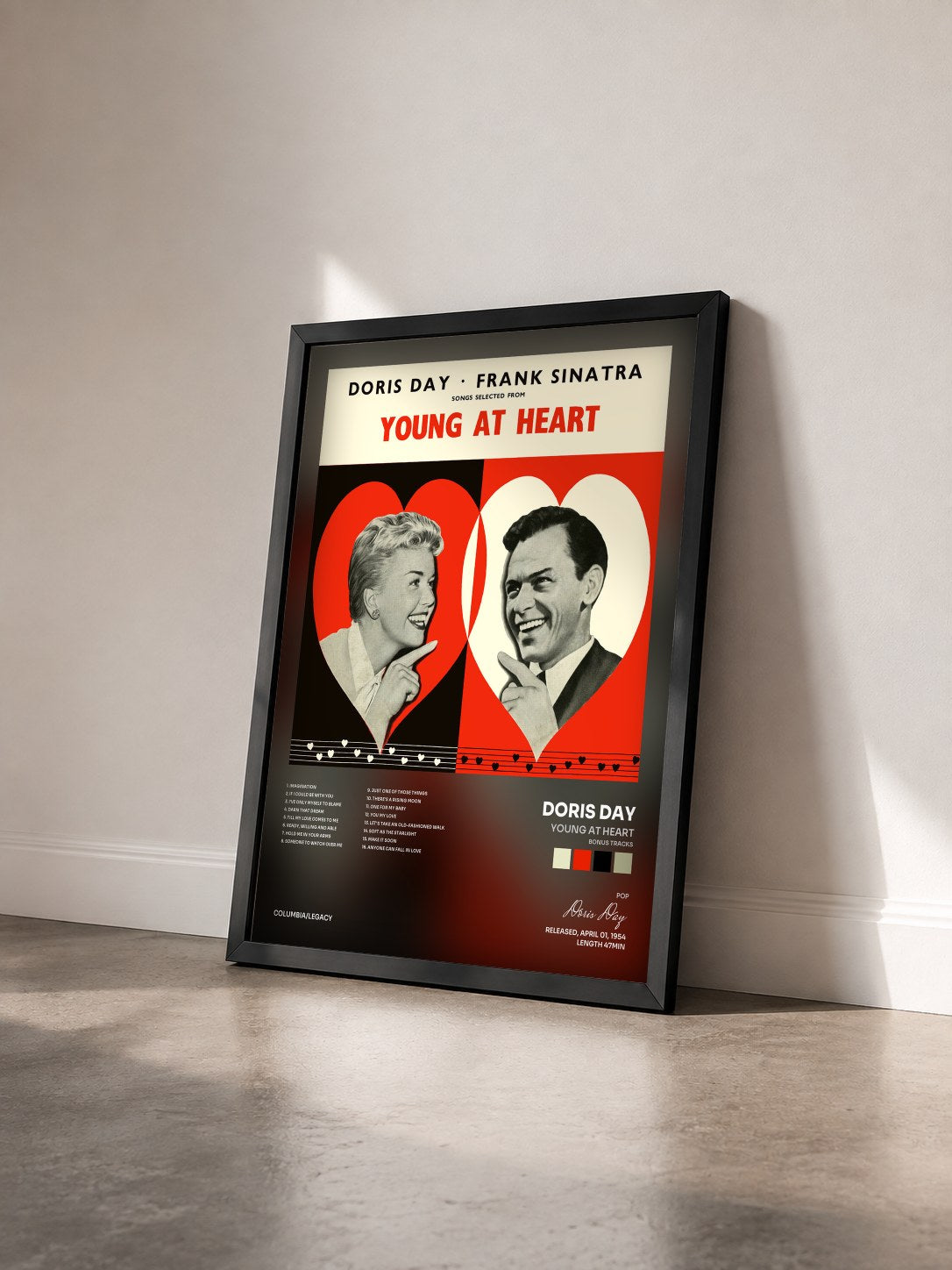 #noir Tableau de l'album Young At Heart (Bonus Tracks) de Doris Day vu de trois quarts, cadre noir