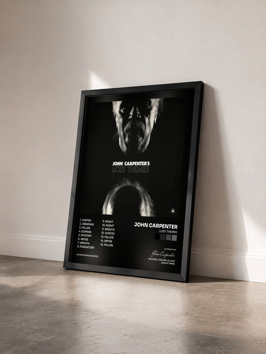 #noir Tableau de l'album Lost Themes de John Carpenter vu de trois quarts, cadre noir