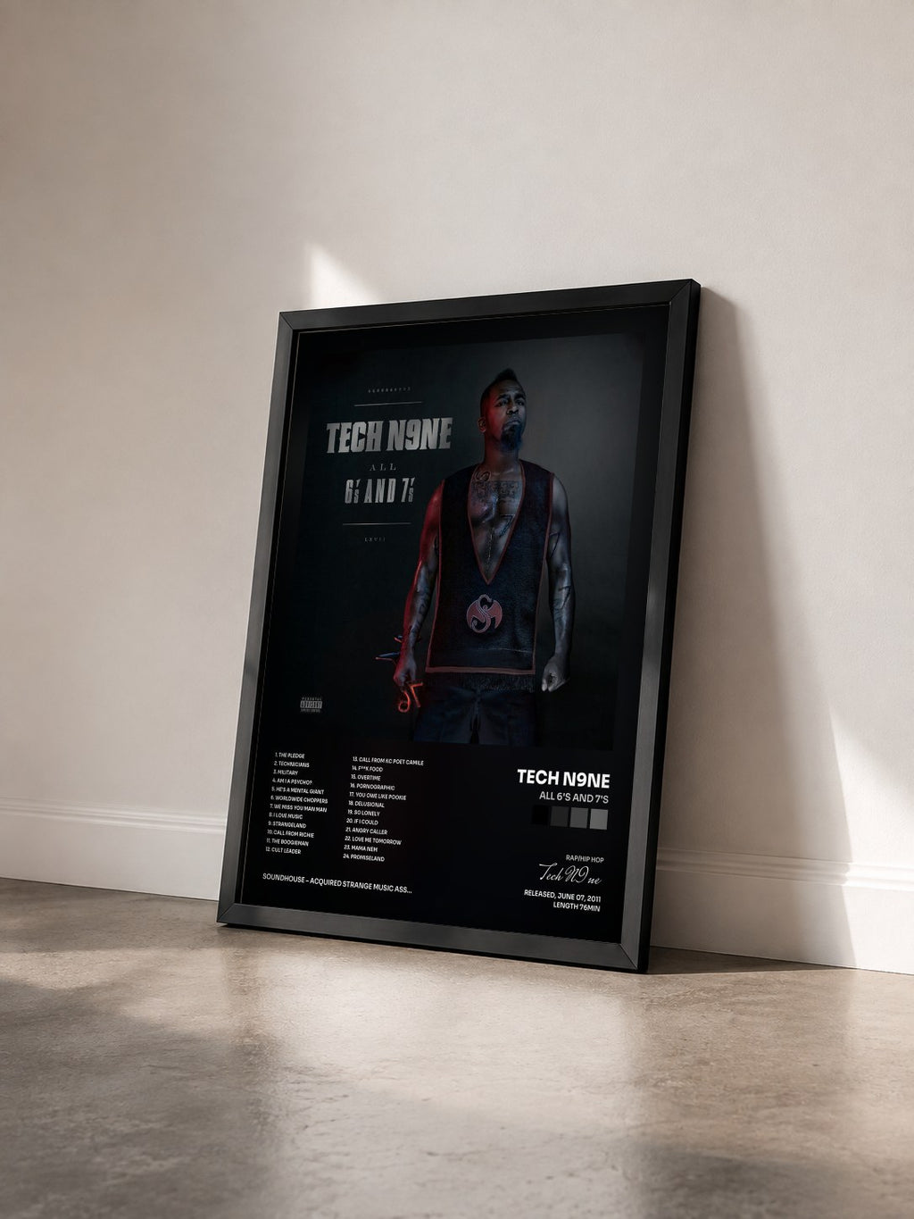 #noir Tableau de l'album All 6's And 7's de Tech N9ne vu de trois quarts, cadre noir