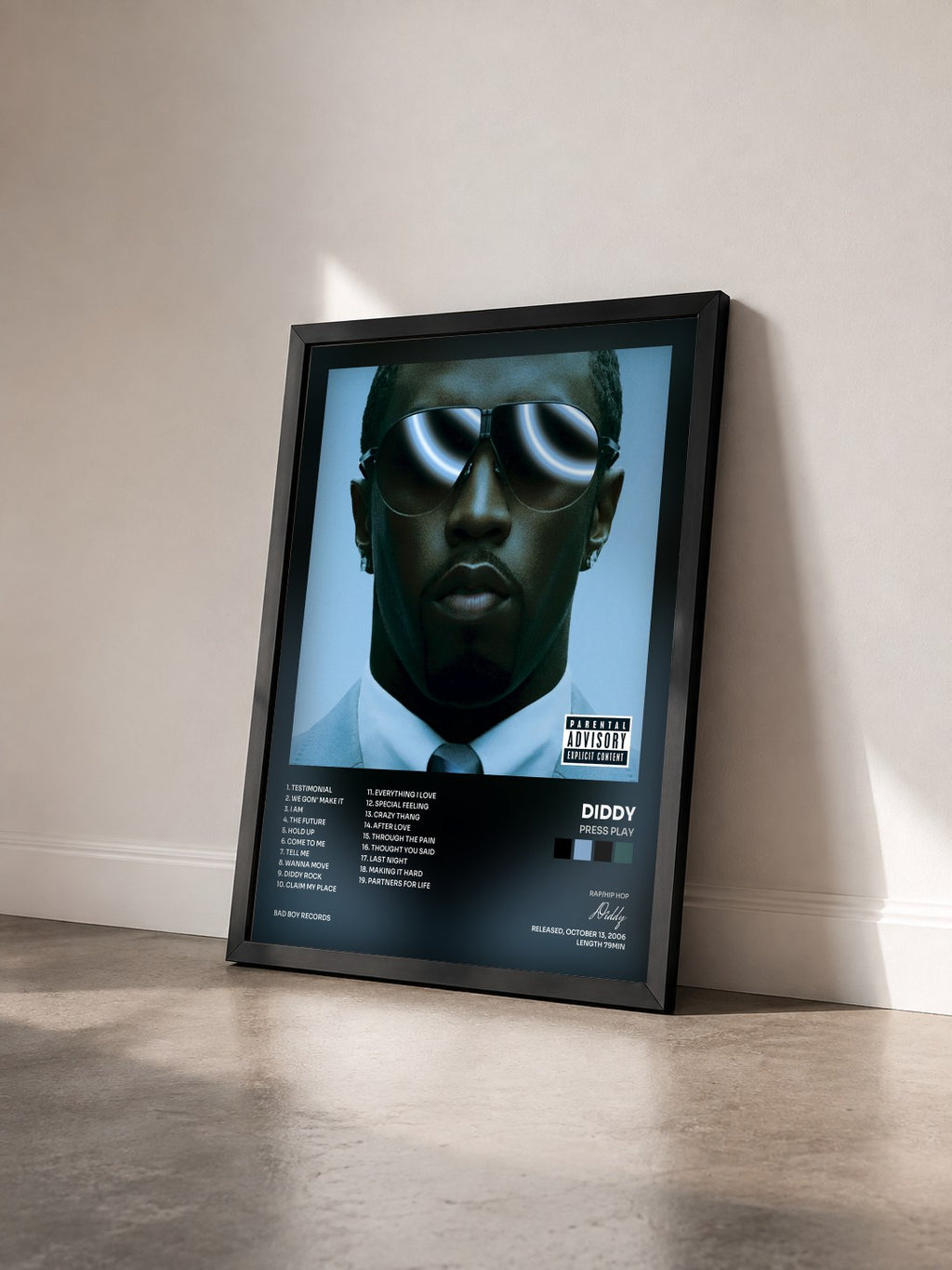 #noir Tableau de l'album Press Play de Diddy vu de trois quarts, cadre noir