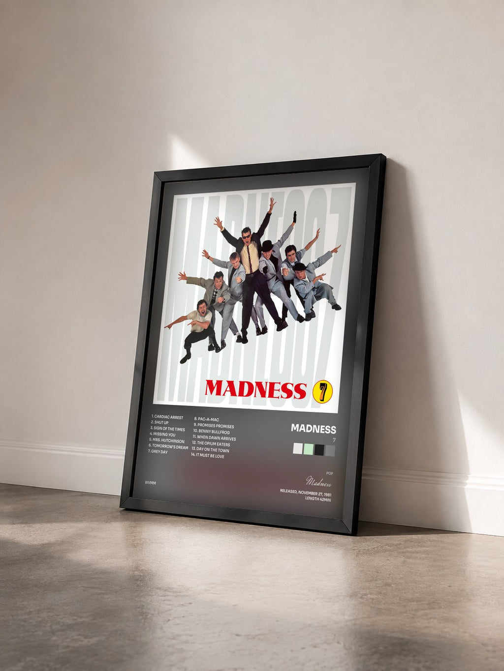 #noir Tableau de l'album 7 de Madness vu de trois quarts, cadre noir