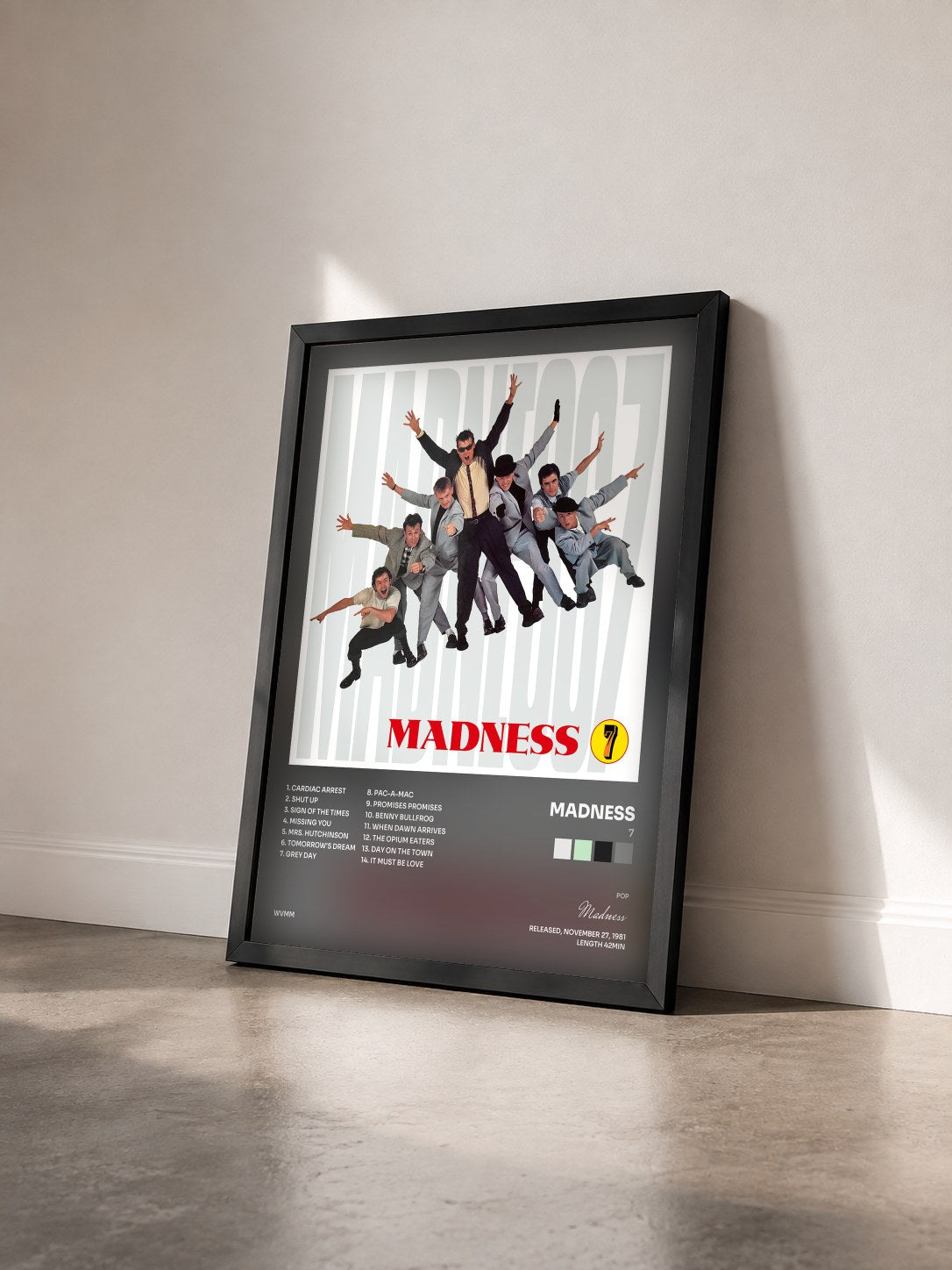 #noir Tableau de l'album 7 de Madness vu de trois quarts, cadre noir