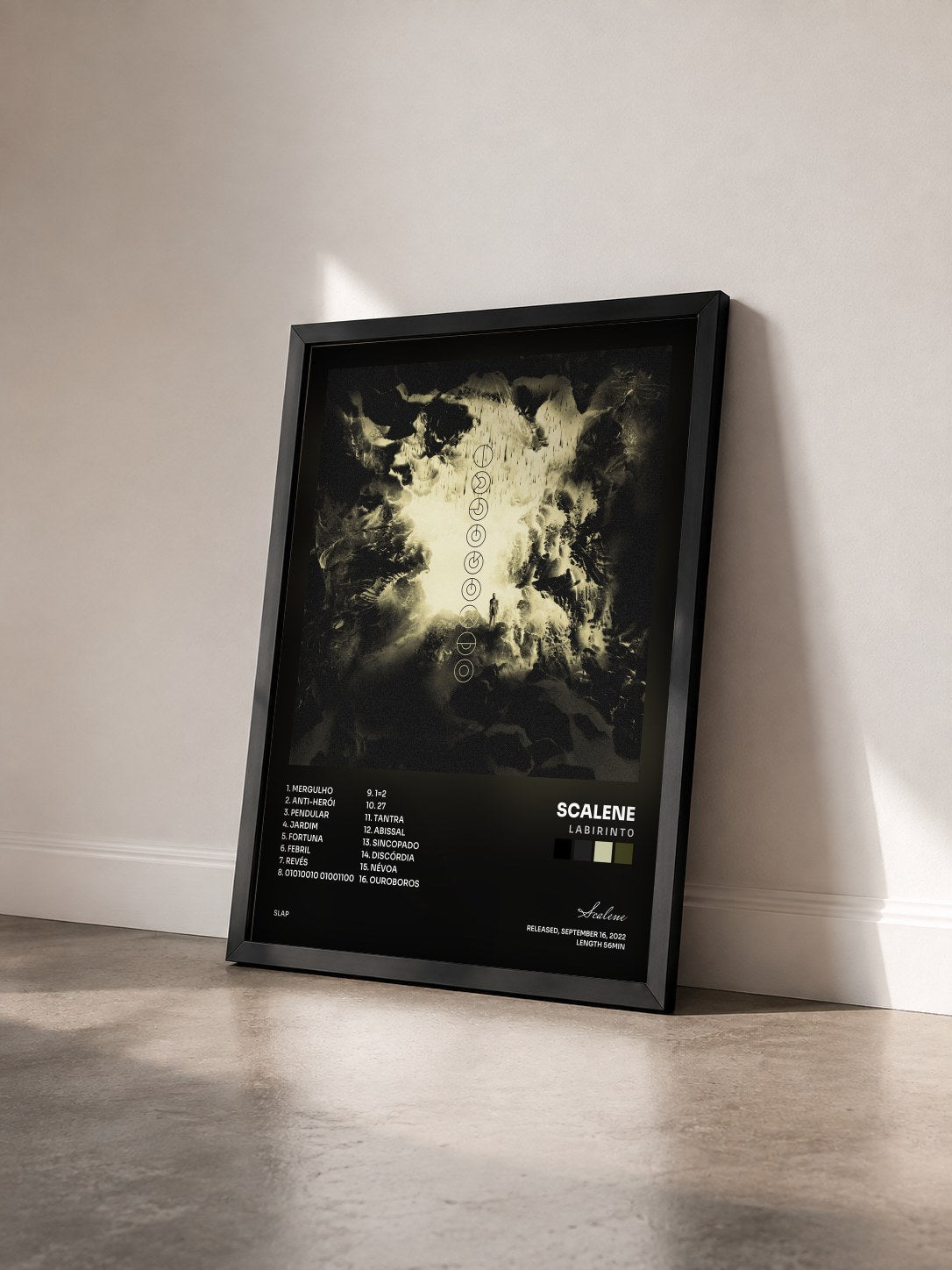 #noir Tableau de l'album L A B I R I N T 0 de Scalene vu de trois quarts, cadre noir
