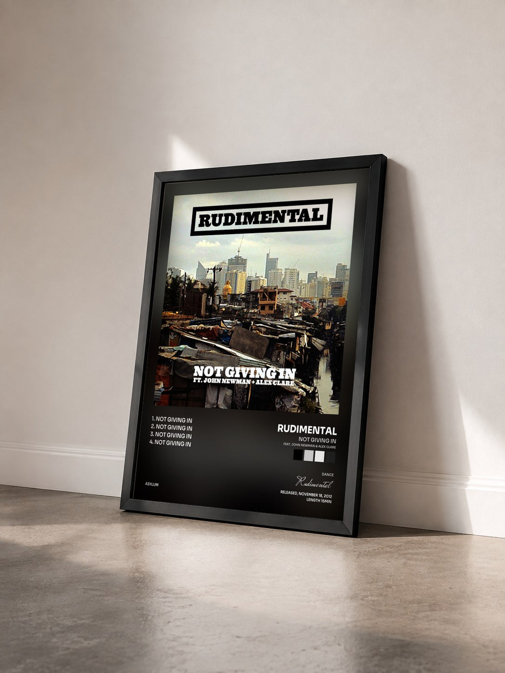 #noir Tableau de l'album Not Giving In (feat. John Newman & Alex Clare) de Rudimental vu de trois quarts, cadre noir