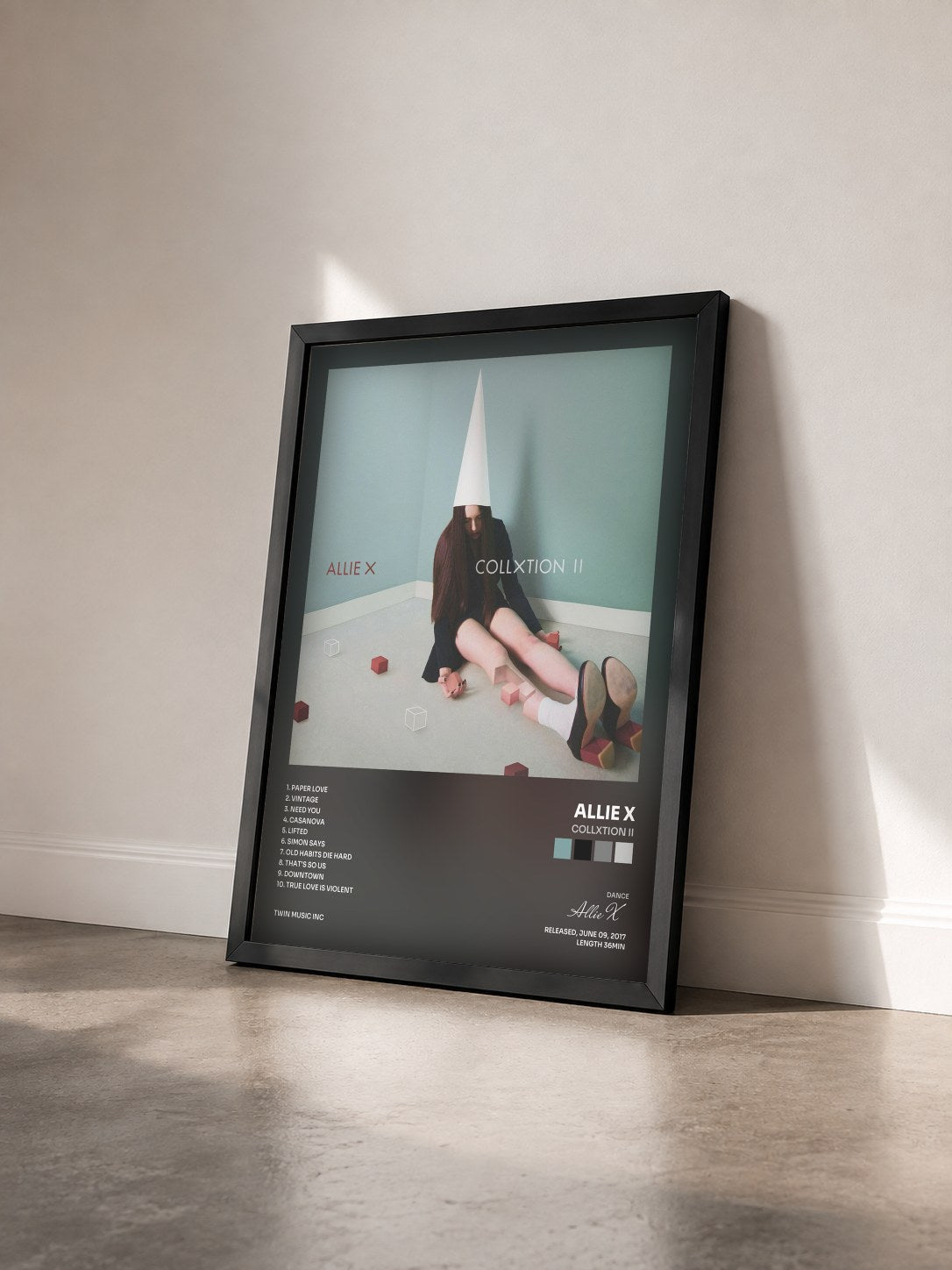 #noir Tableau de l'album CollXtion II de Allie X vu de trois quarts, cadre noir