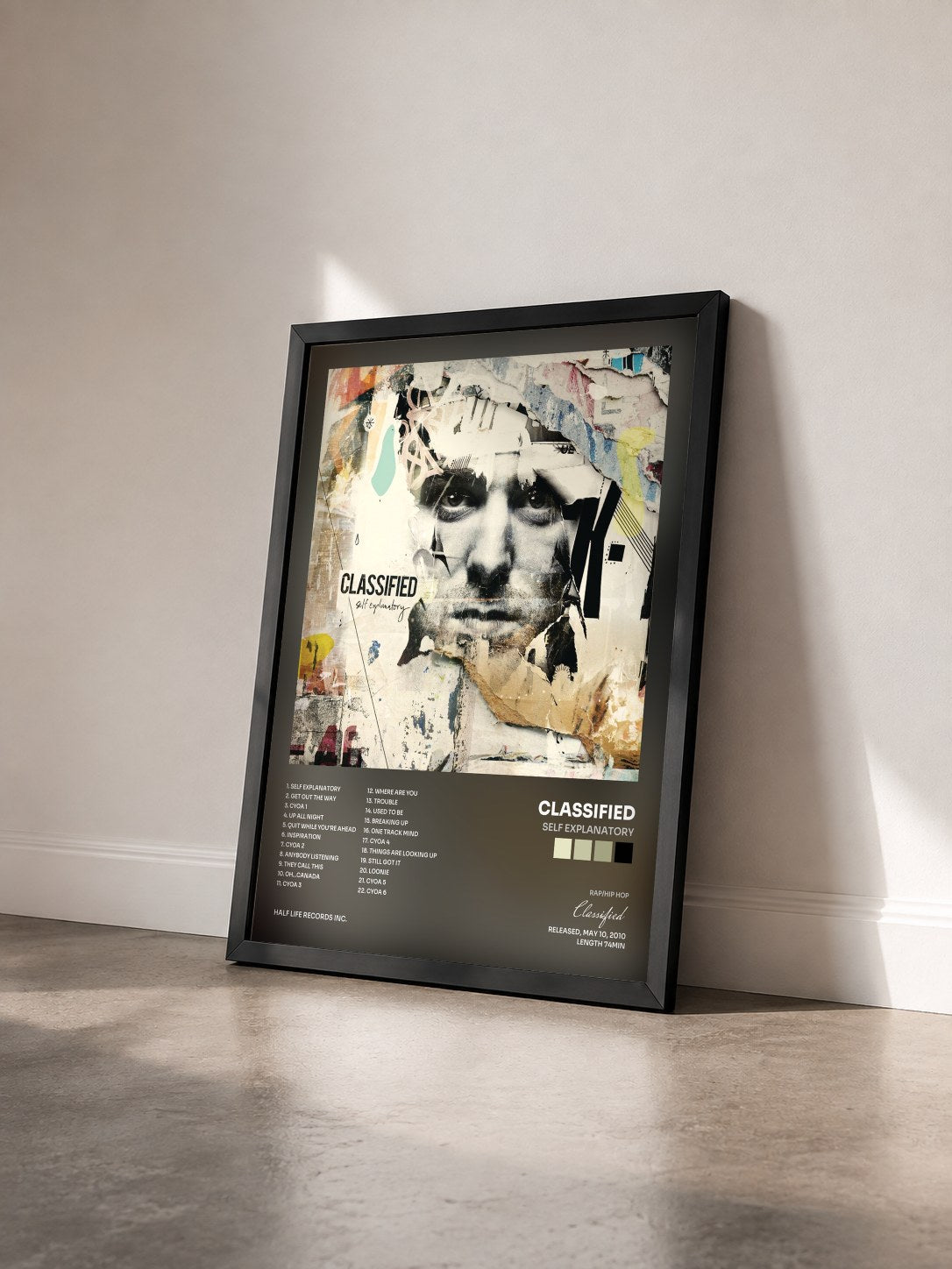 #noir Tableau de l'album Self Explanatory de Classified vu de trois quarts, cadre noir