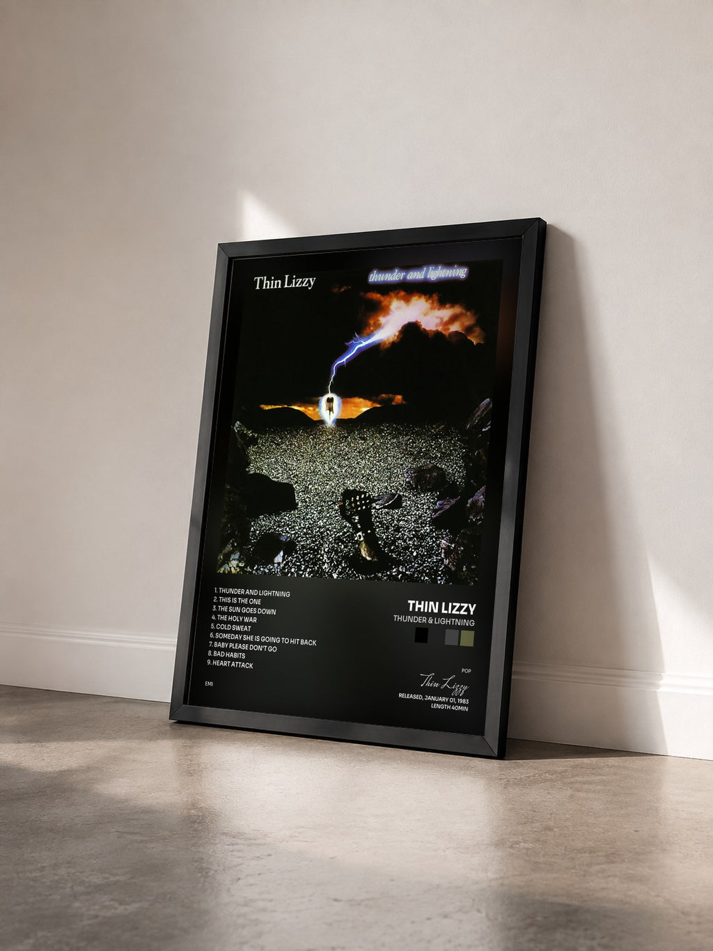 #noir Tableau de l'album Thunder & Lightning de Thin Lizzy vu de trois quarts, cadre noir