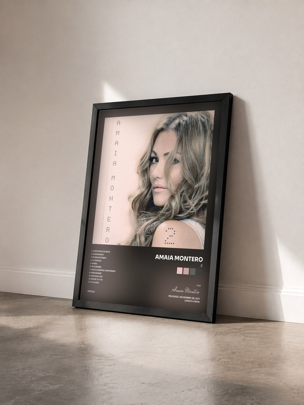 #noir Tableau de l'album 2 de Amaia Montero vu de trois quarts, cadre noir
