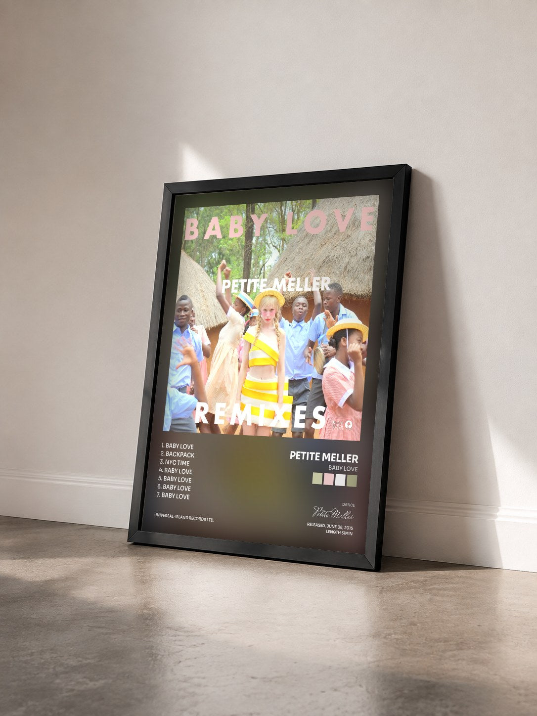 #noir Tableau de l'album Baby Love de Petite Meller vu de trois quarts, cadre noir
