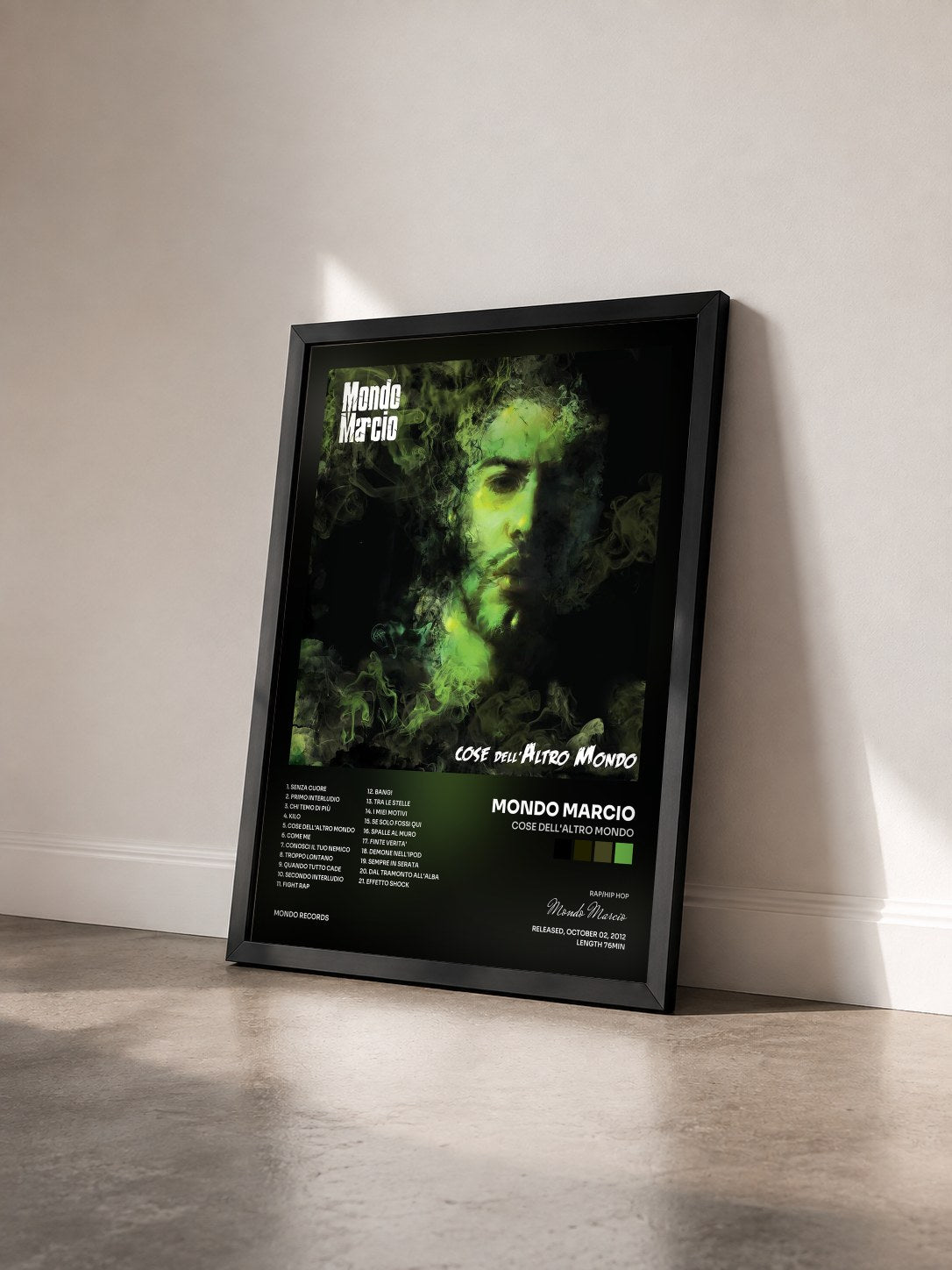 #noir Tableau de l'album Cose dell'Altro Mondo de Mondo Marcio vu de trois quarts, cadre noir