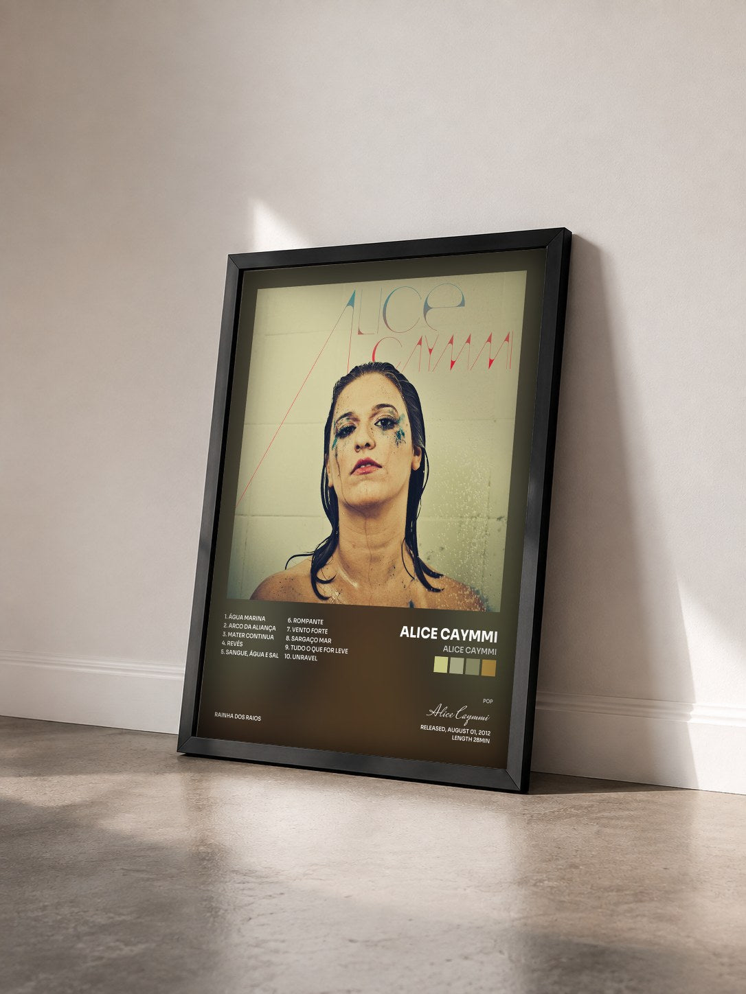 #noir Tableau de l'album Alice Caymmi de Alice Caymmi vu de trois quarts, cadre noir