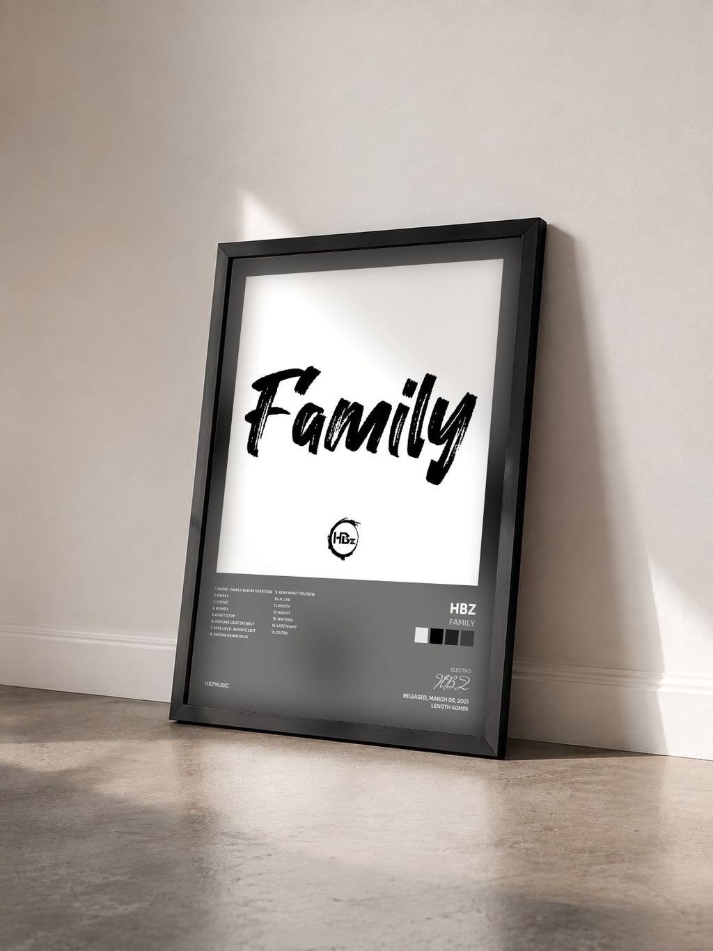 #noir Tableau de l'album Family de HBZ vu de trois quarts, cadre noir