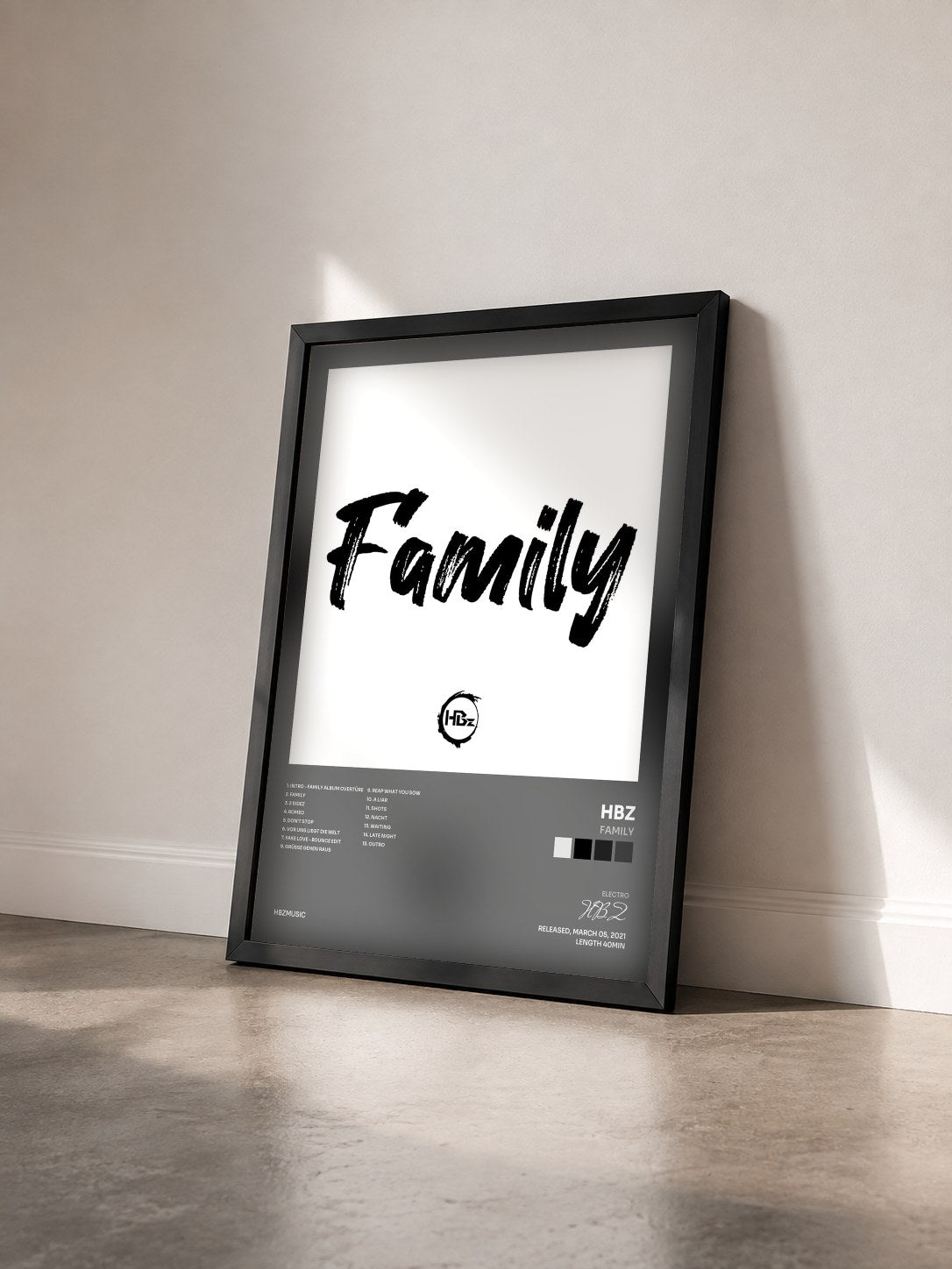 #noir Tableau de l'album Family de HBZ vu de trois quarts, cadre noir
