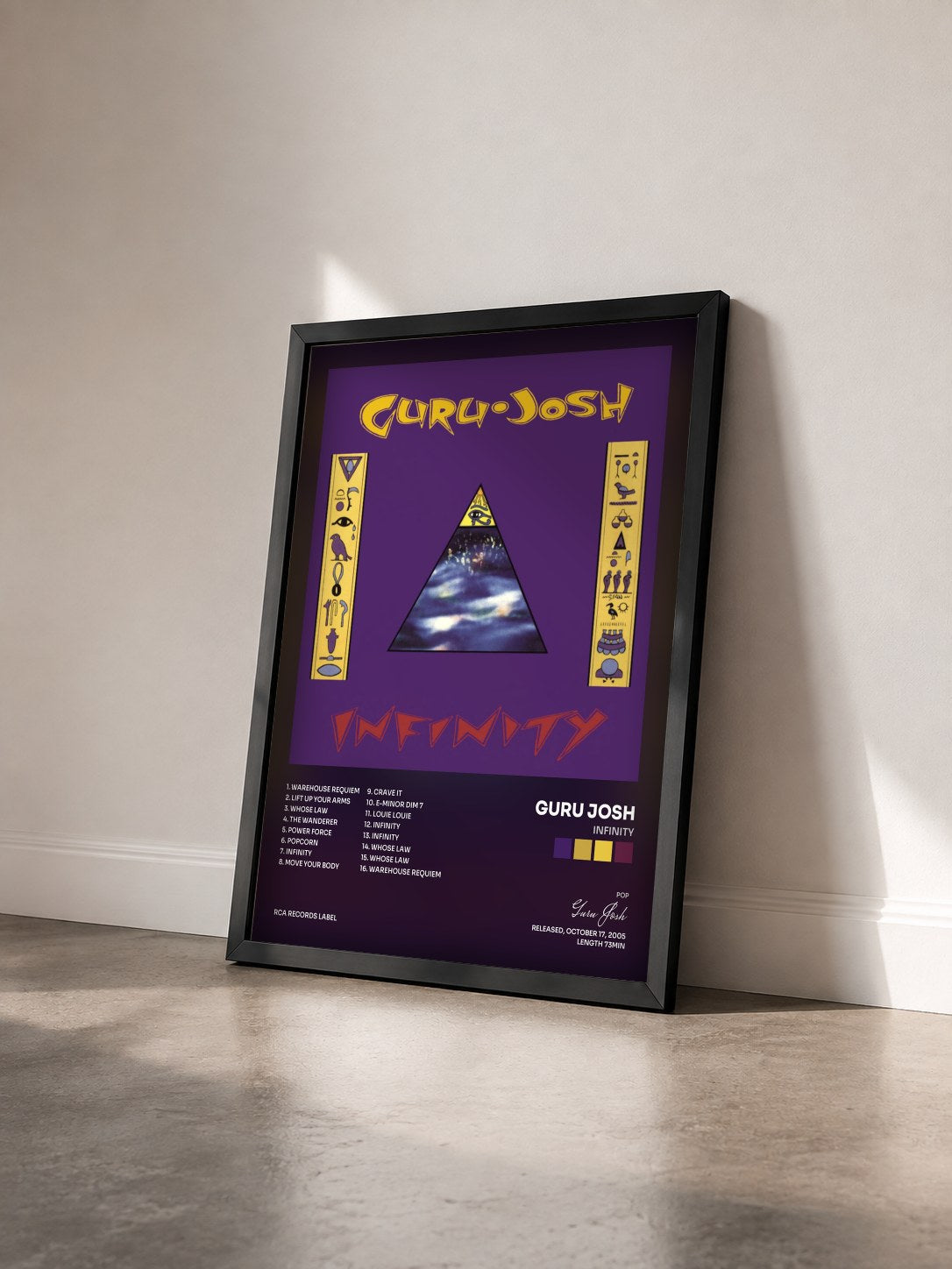 #noir Tableau de l'album Infinity de Guru Josh vu de trois quarts, cadre noir