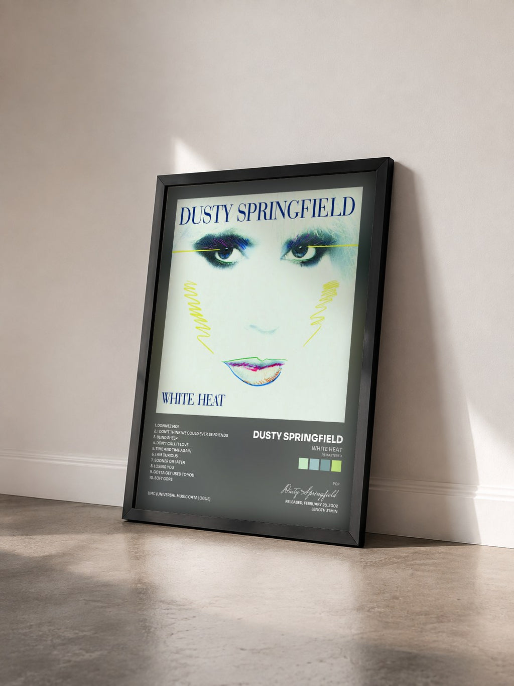 #noir Tableau de l'album White Heat (Remastered) de Dusty Springfield vu de trois quarts, cadre noir