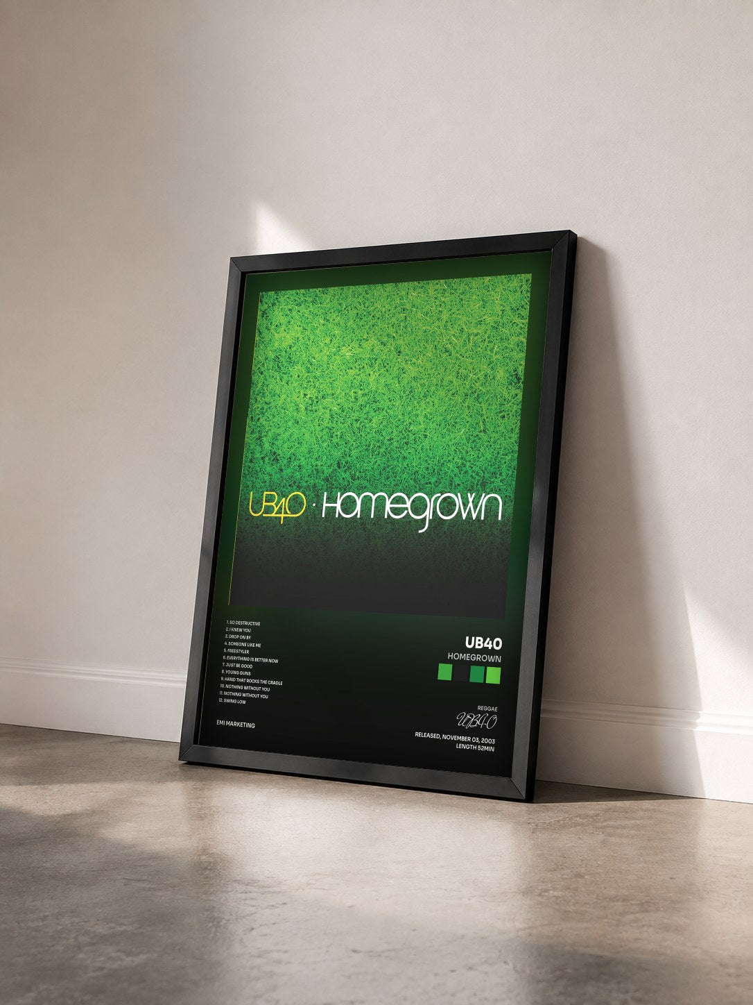 #noir Tableau de l'album Homegrown de UB40 vu de trois quarts, cadre noir