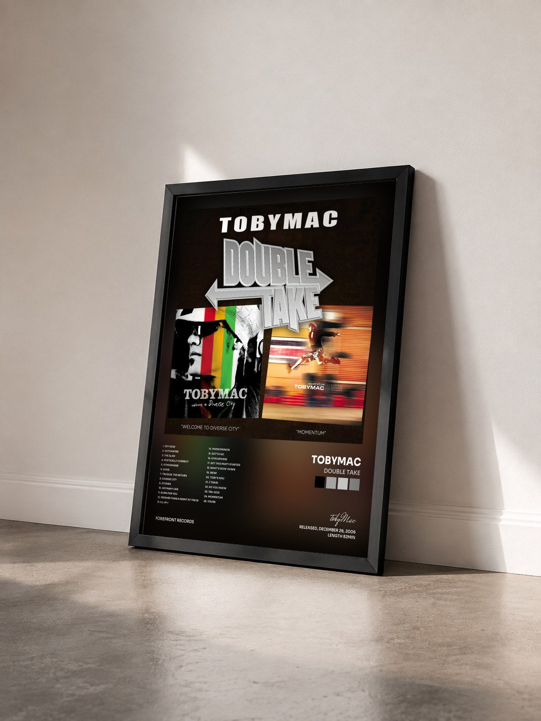 #noir Tableau de l'album Double Take de tobyMac vu de trois quarts, cadre noir
