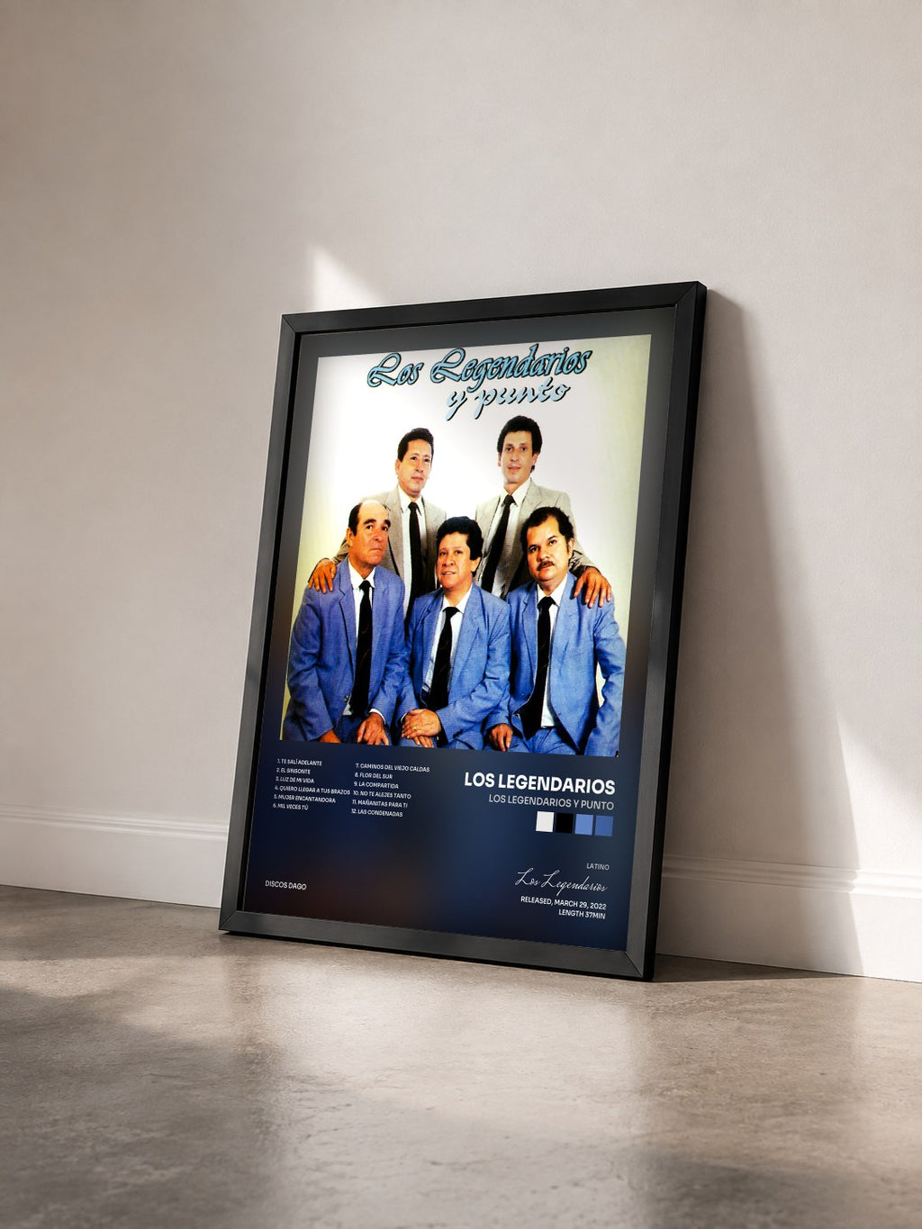 #noir Tableau de l'album Los Legendarios y Punto de Los Legendarios vu de trois quarts, cadre noir