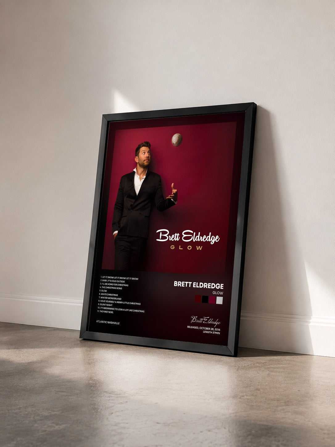 #noir Tableau de l'album Glow de Brett Eldredge vu de trois quarts, cadre noir