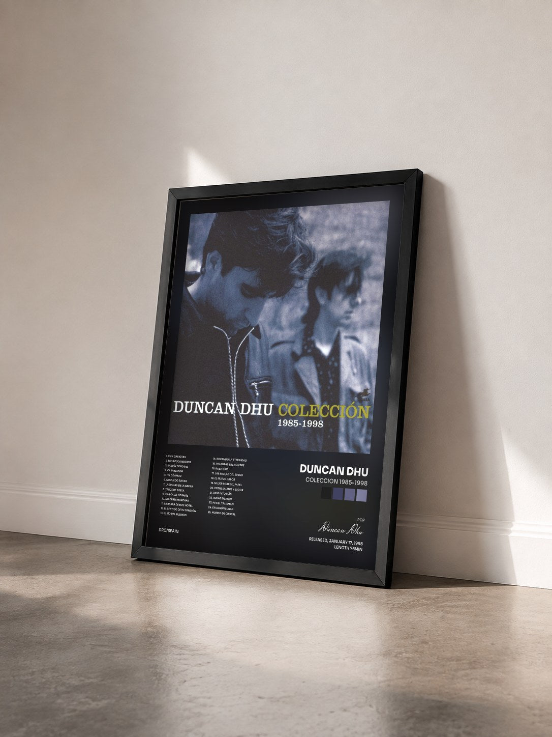 #noir Tableau de l'album Coleccion 1985-1998 de Duncan Dhu vu de trois quarts, cadre noir
