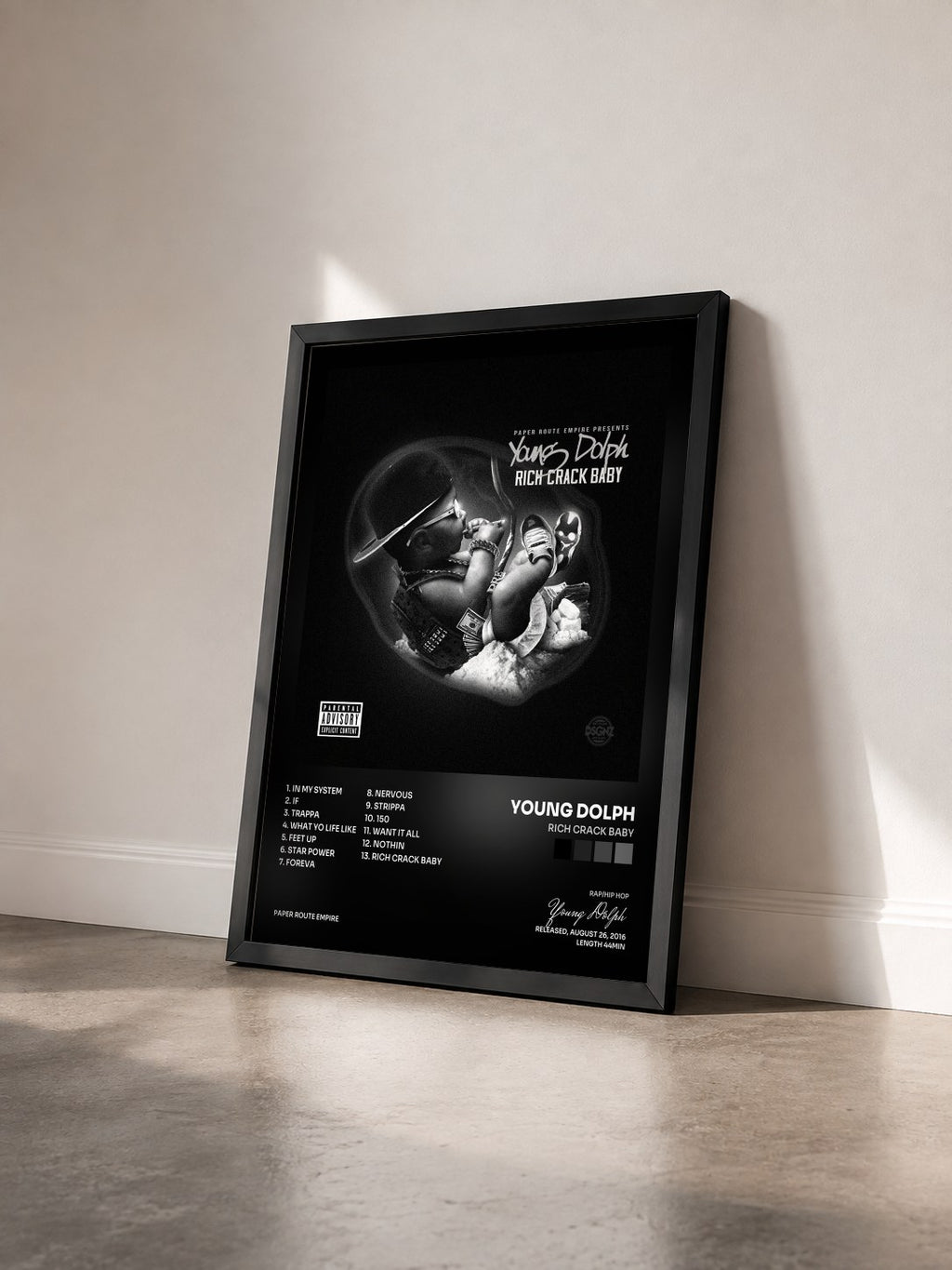 #noir Tableau de l'album Rich Crack Baby de Young Dolph vu de trois quarts, cadre noir
