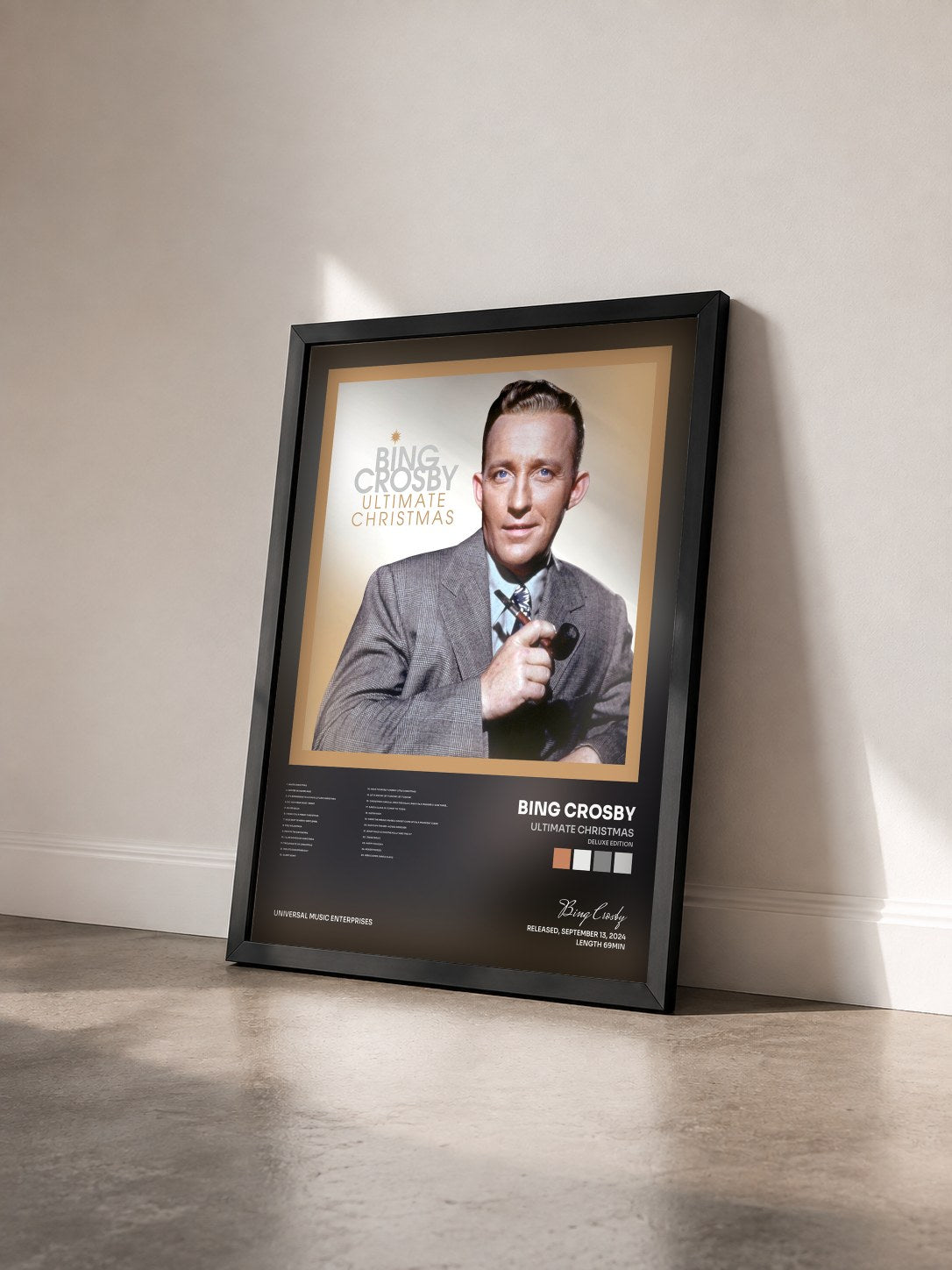 #noir Tableau de l'album Ultimate Christmas (Deluxe Edition) de Bing Crosby vu de trois quarts, cadre noir