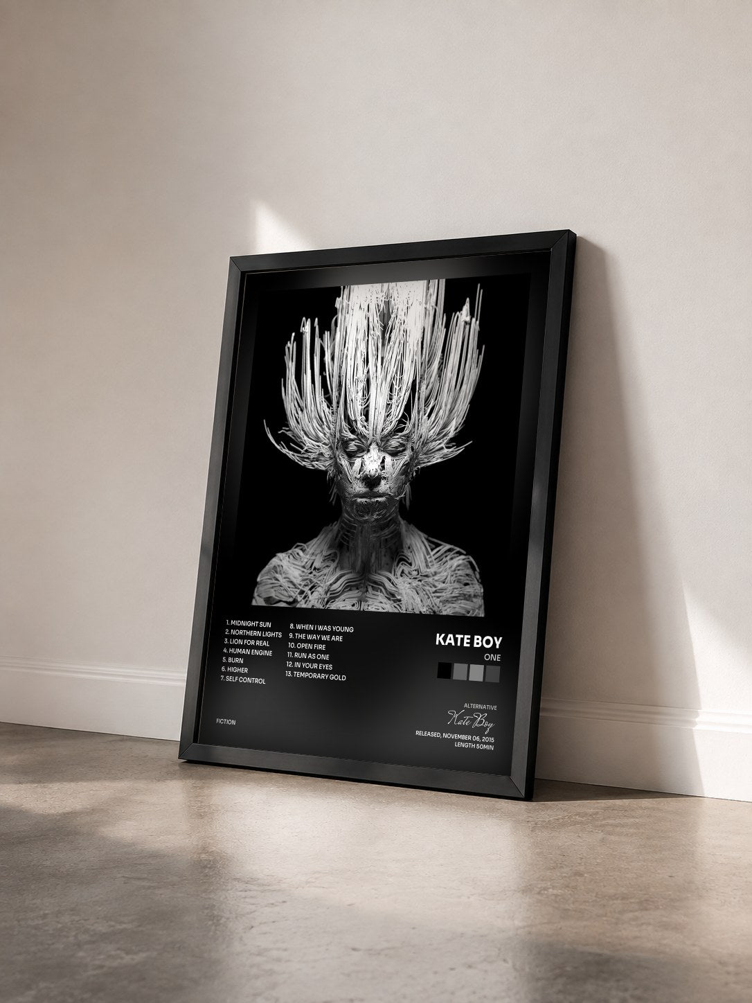 #noir Tableau de l'album One de Kate Boy vu de trois quarts, cadre noir