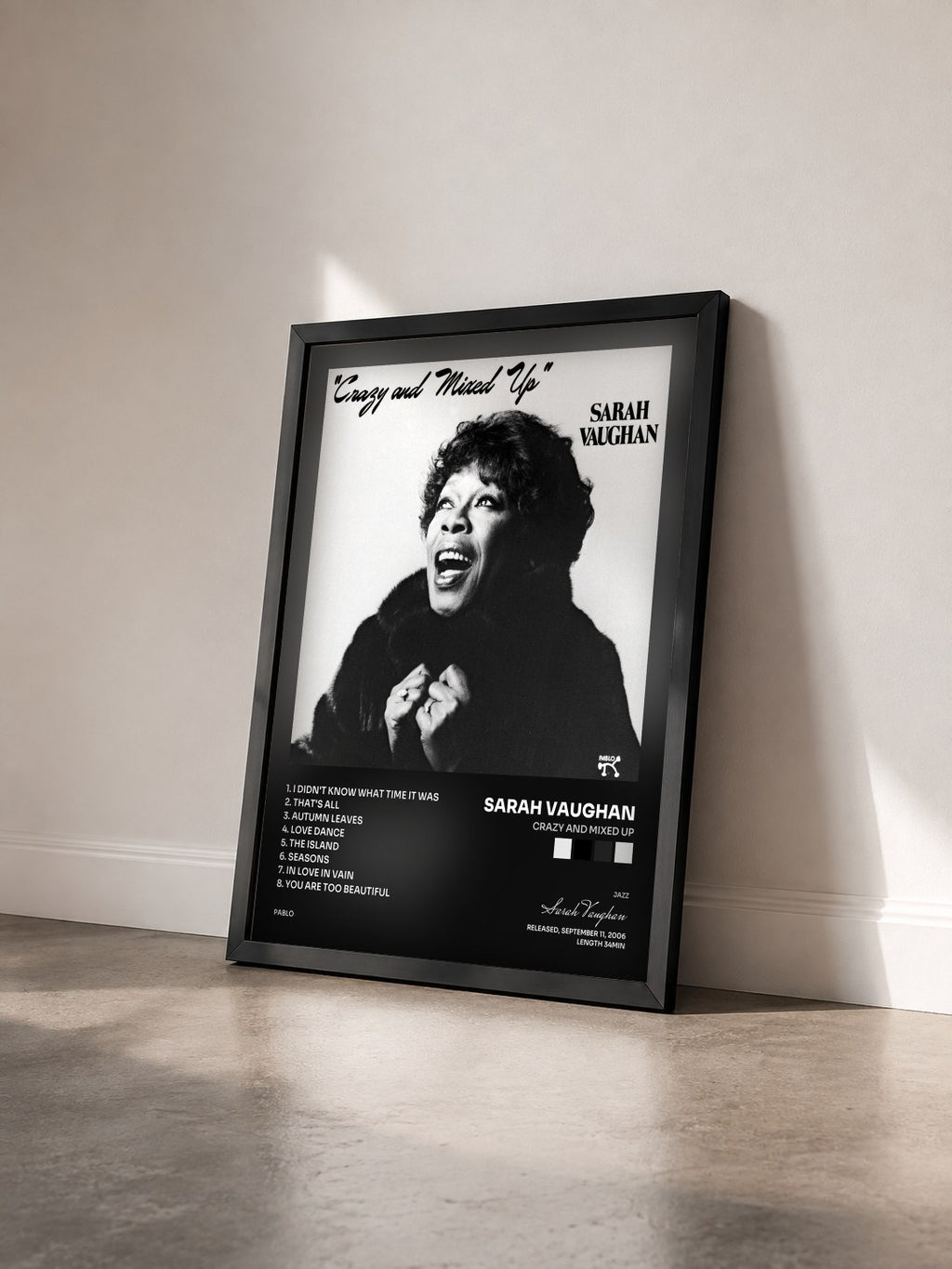 #noir Tableau de l'album Crazy And Mixed Up de Sarah Vaughan vu de trois quarts, cadre noir