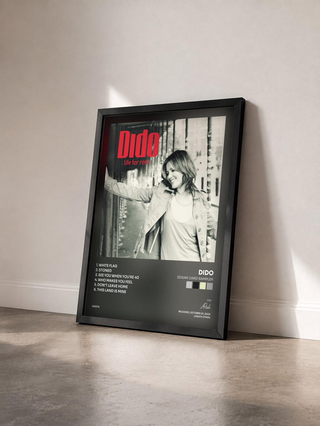 #noir Tableau de l'album Edgar Card Sampler de Dido vu de trois quarts, cadre noir