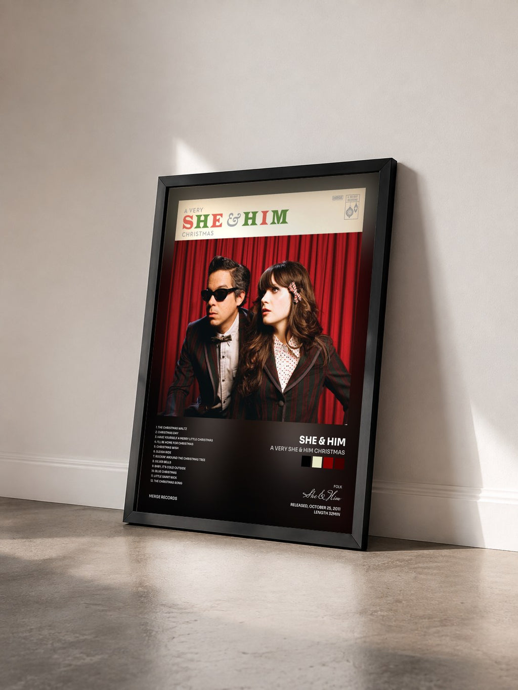 #noir Tableau de l'album A Very She & Him Christmas de She & Him vu de trois quarts, cadre noir