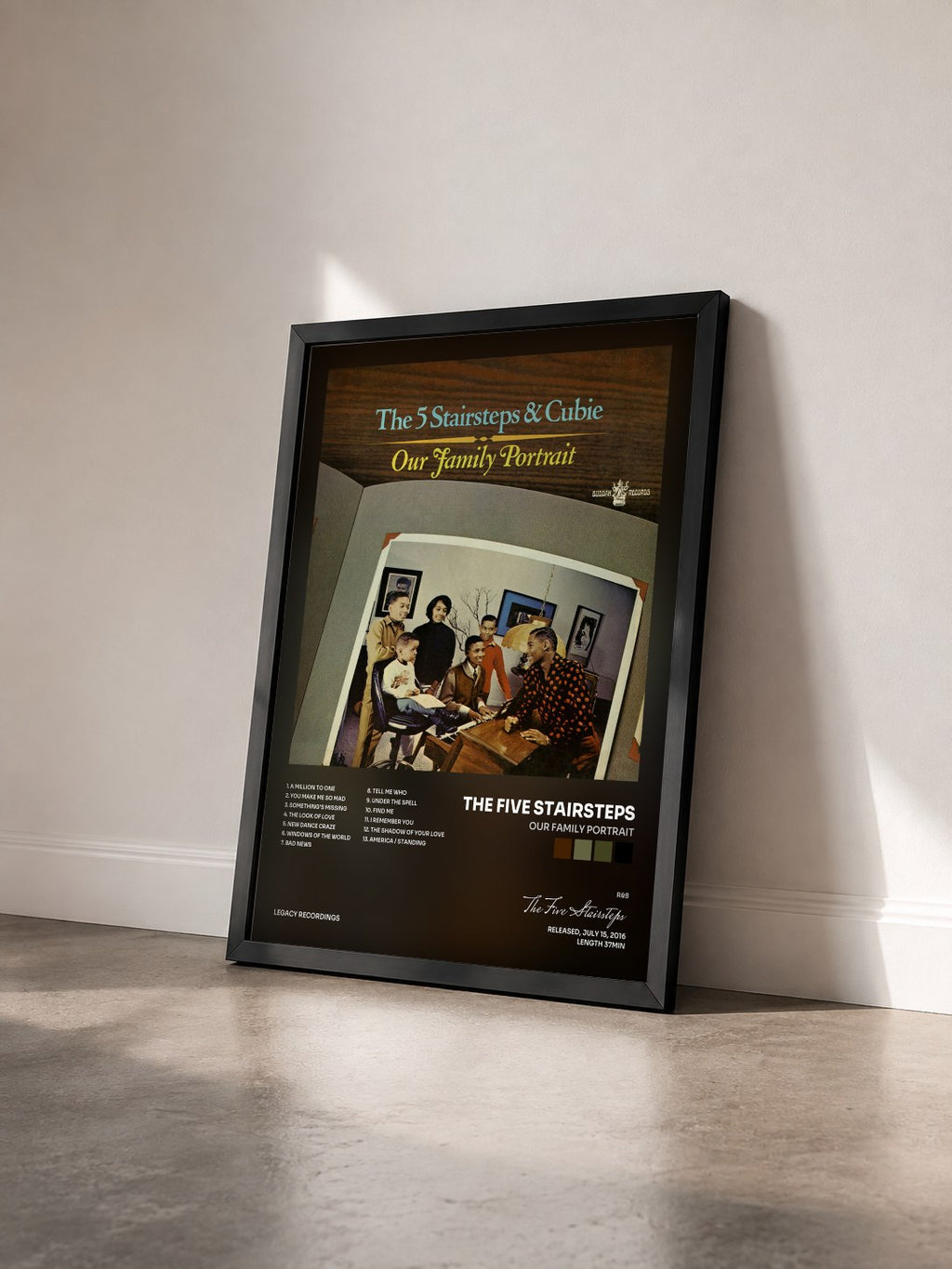#noir Tableau de l'album Our Family Portrait de The Five Stairsteps vu de trois quarts, cadre noir