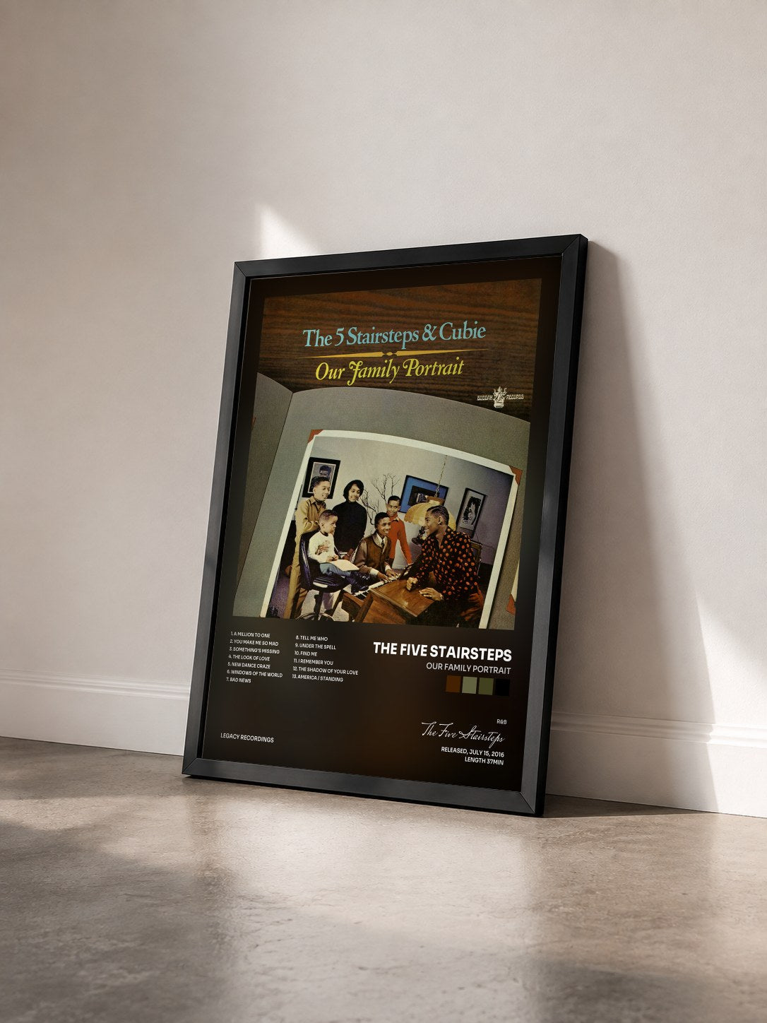 #noir Tableau de l'album Our Family Portrait de The Five Stairsteps vu de trois quarts, cadre noir
