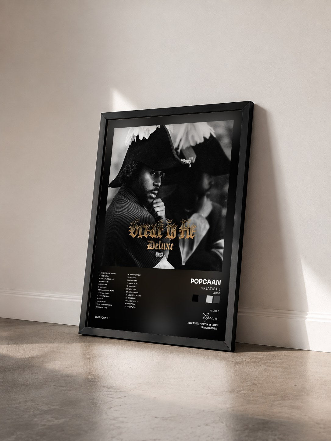 #noir Tableau de l'album Great Is He (Deluxe) de Popcaan vu de trois quarts, cadre noir