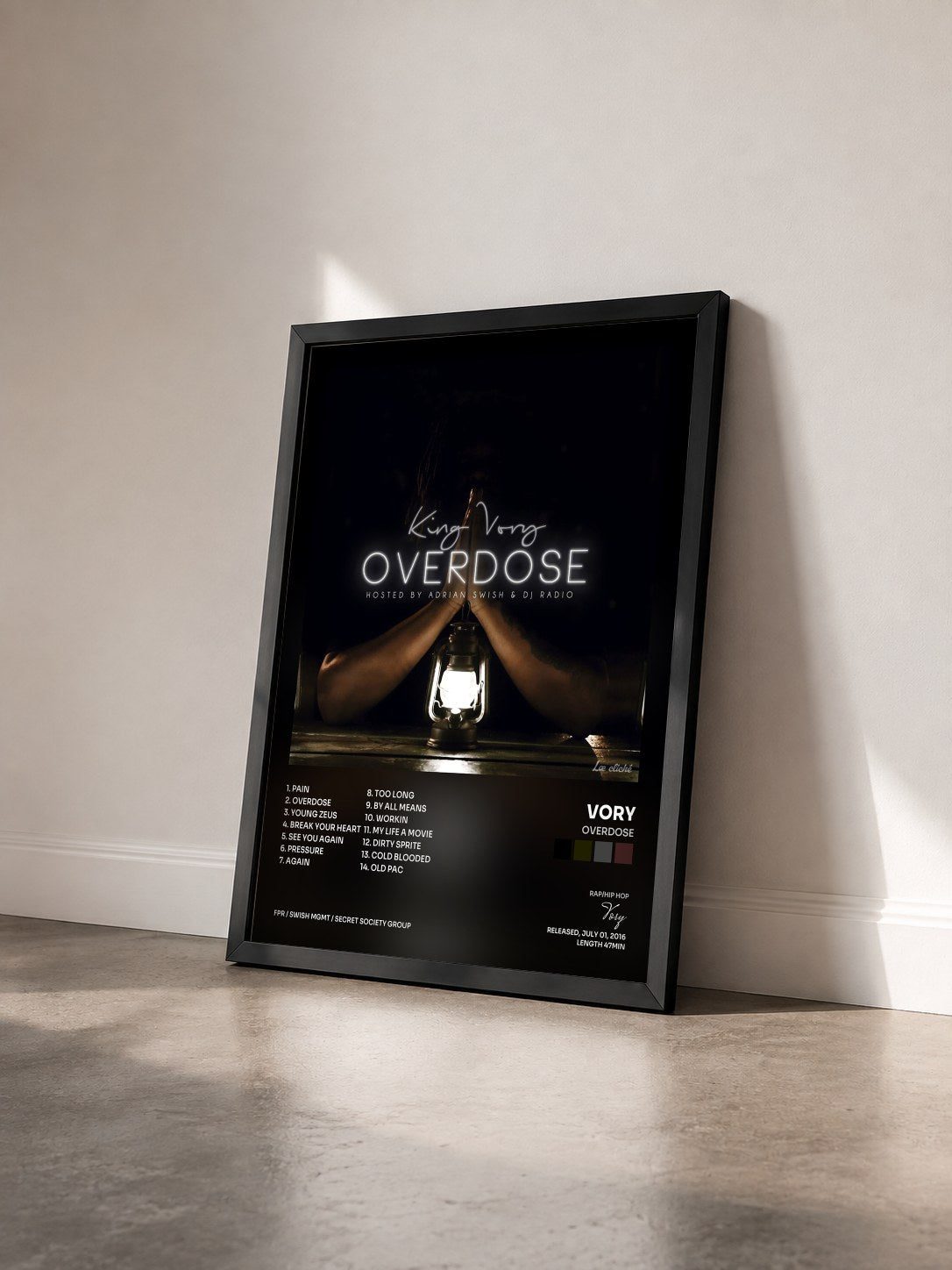 #noir Tableau de l'album Overdose de Vory vu de trois quarts, cadre noir