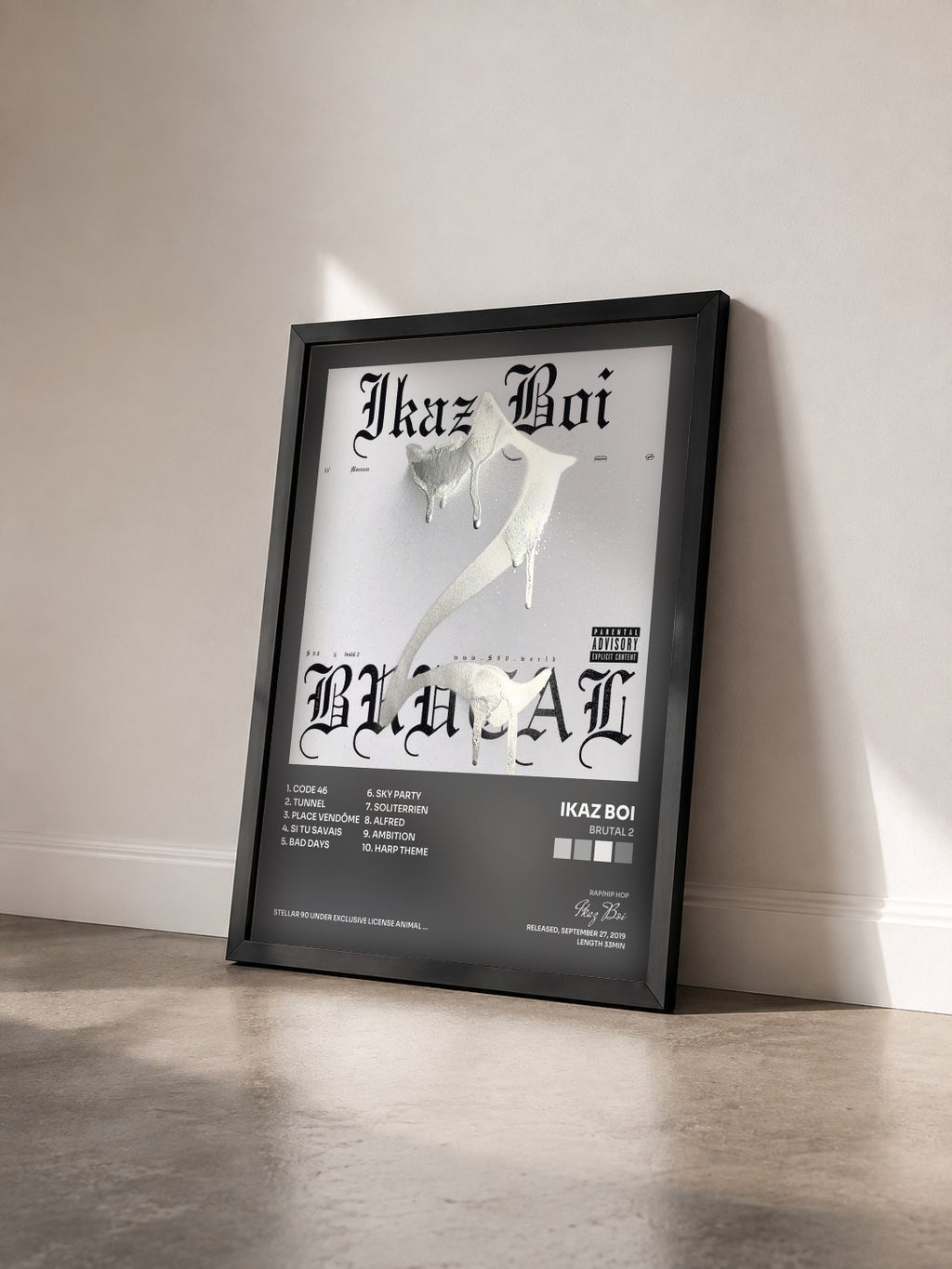 #noir Tableau de l'album BRUTAL 2 de Ikaz Boi vu de trois quarts, cadre noir