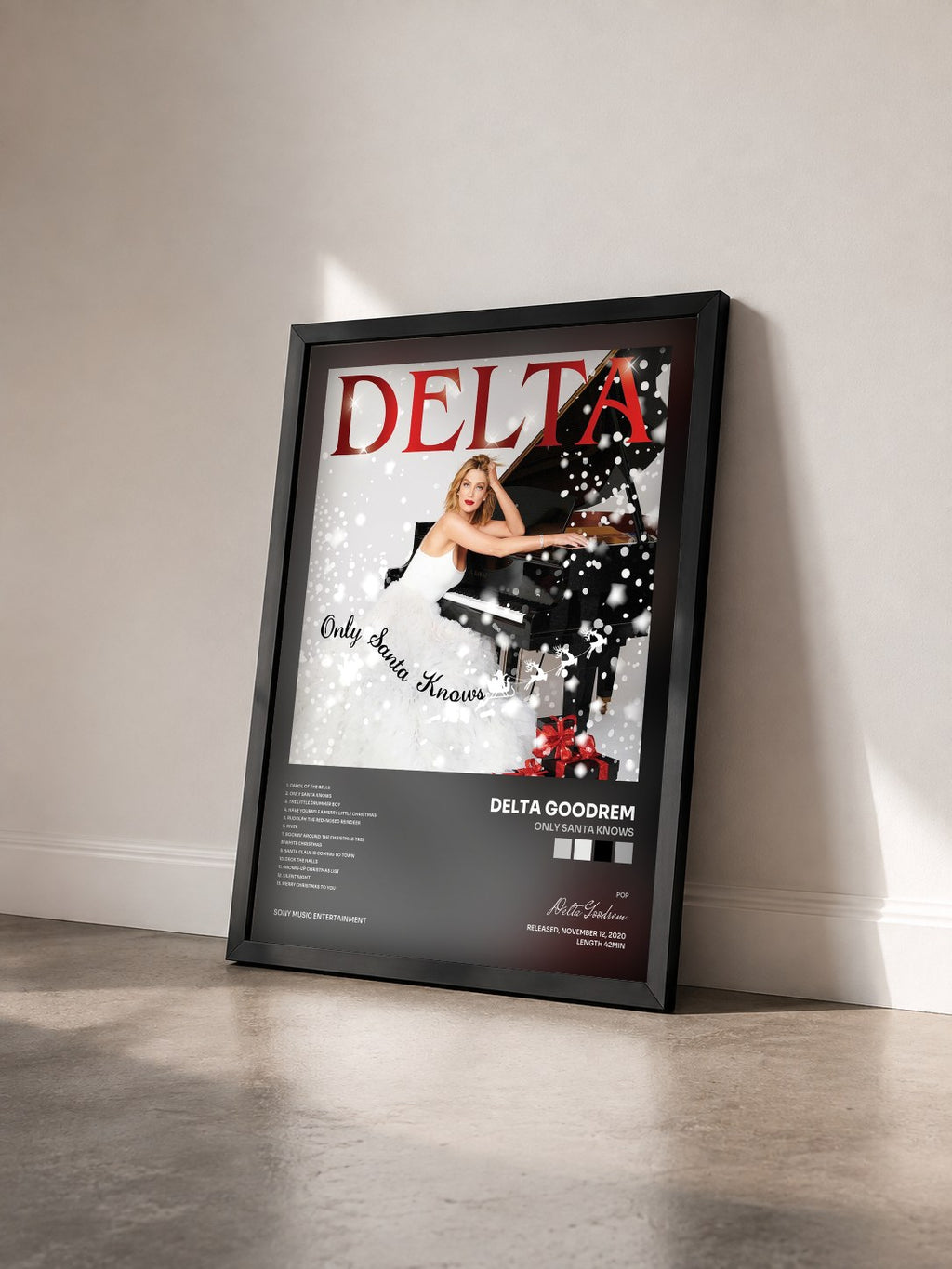 #noir Tableau de l'album Only Santa Knows de Delta Goodrem vu de trois quarts, cadre noir