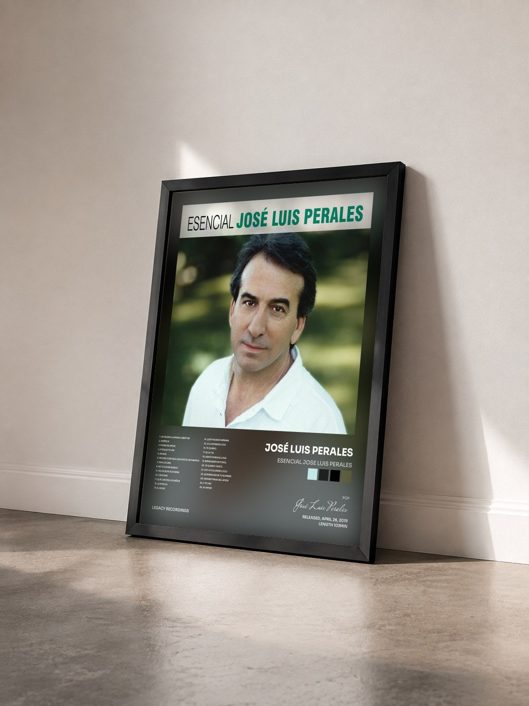 #noir Tableau de l'album Esencial Jose Luis Perales de José Luis Perales vu de trois quarts, cadre noir