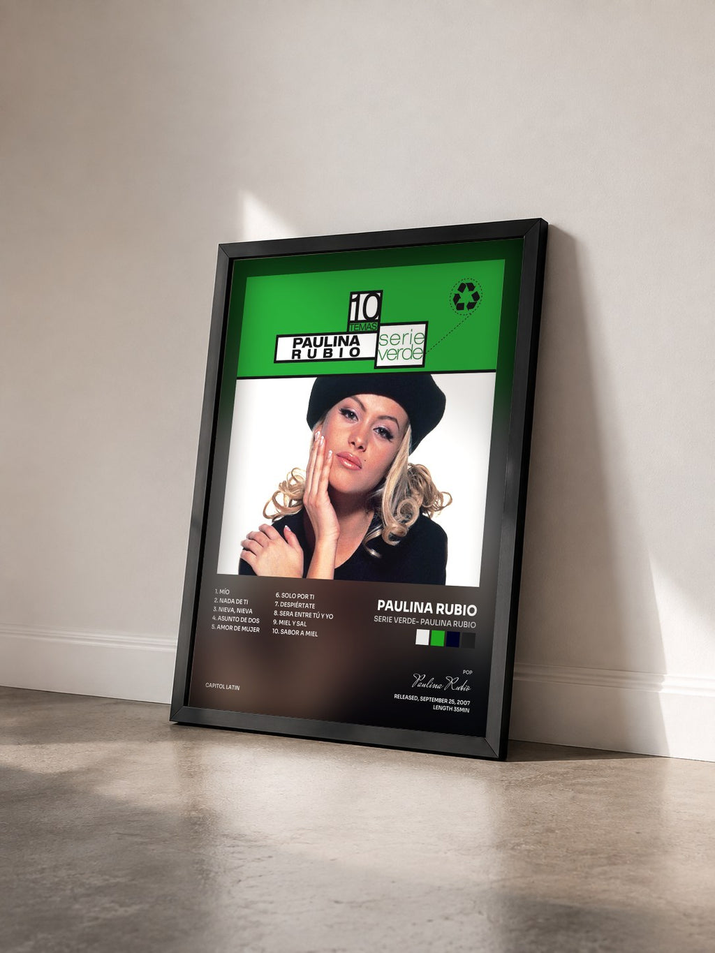 #noir Tableau de l'album Serie Verde- Paulina Rubio de Paulina Rubio vu de trois quarts, cadre noir
