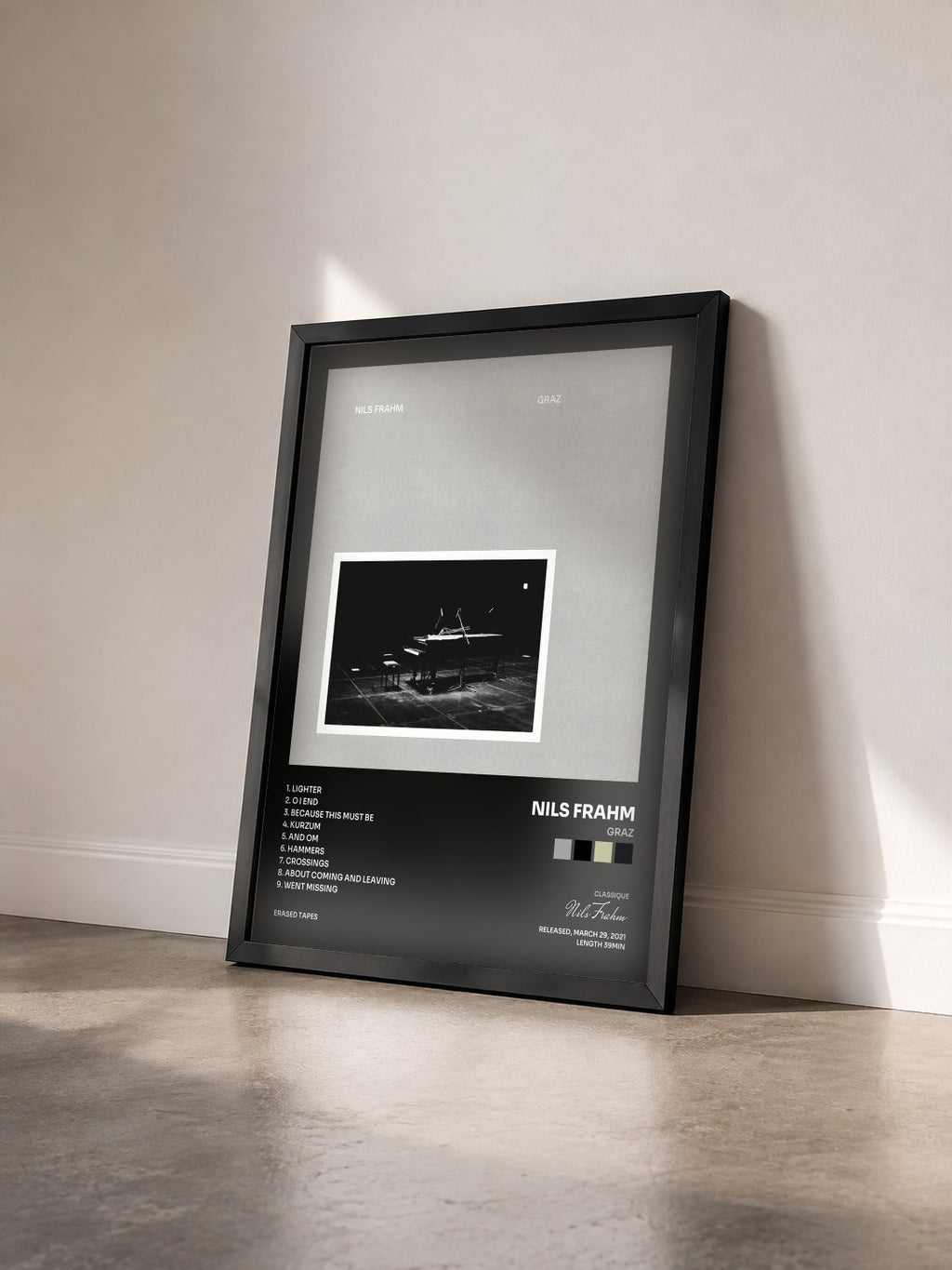 #noir Tableau de l'album Graz de Nils Frahm vu de trois quarts, cadre noir