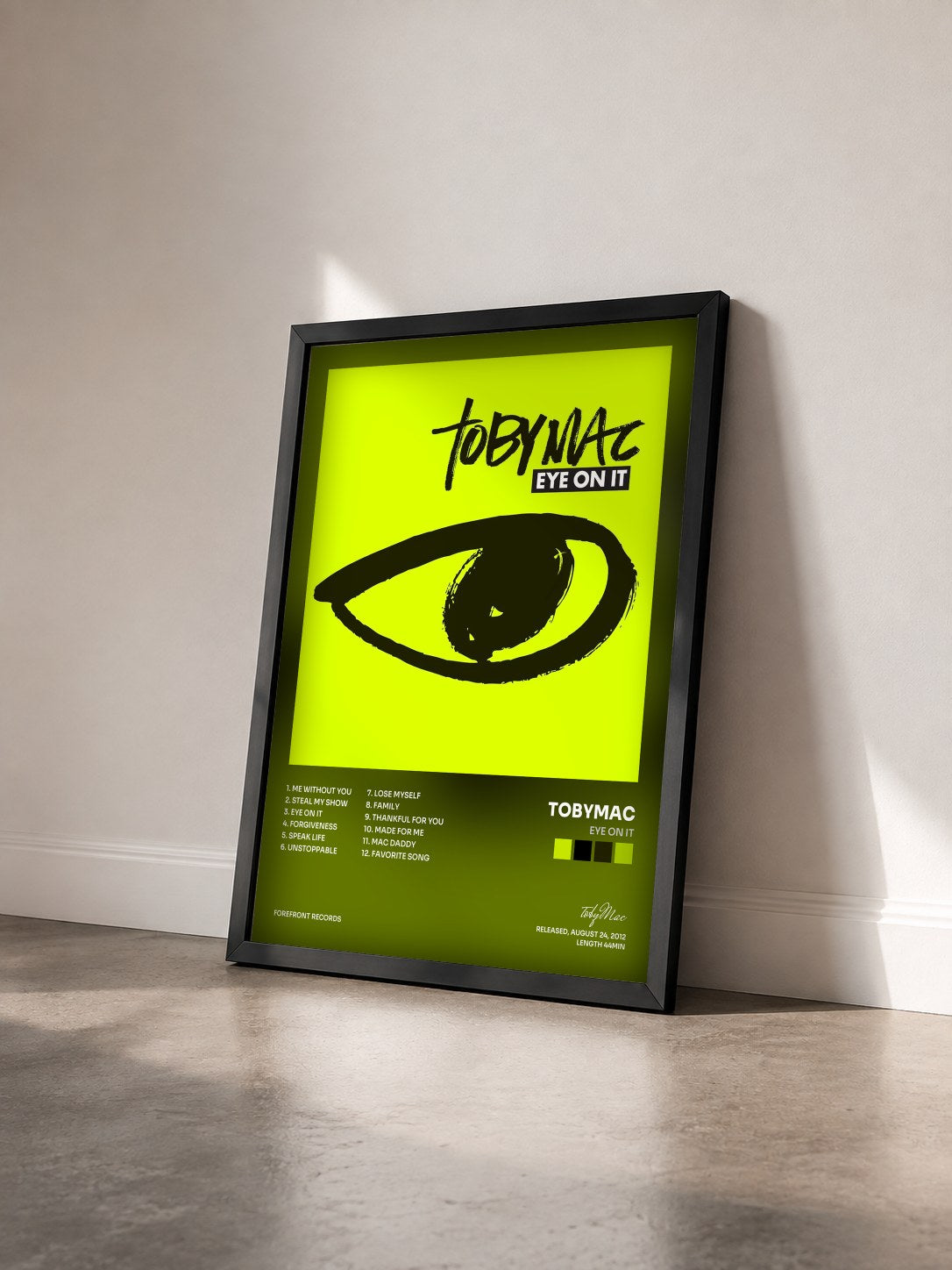 #noir Tableau de l'album Eye On It de tobyMac vu de trois quarts, cadre noir