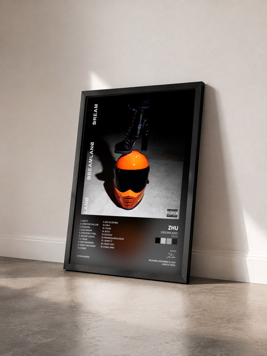 #noir Tableau de l'album DREAMLAND (DELUXE) de Zhu vu de trois quarts, cadre noir