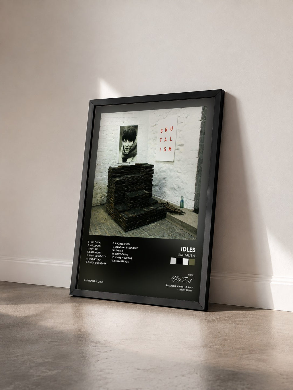 #noir Tableau de l'album Brutalism de IDLES vu de trois quarts, cadre noir