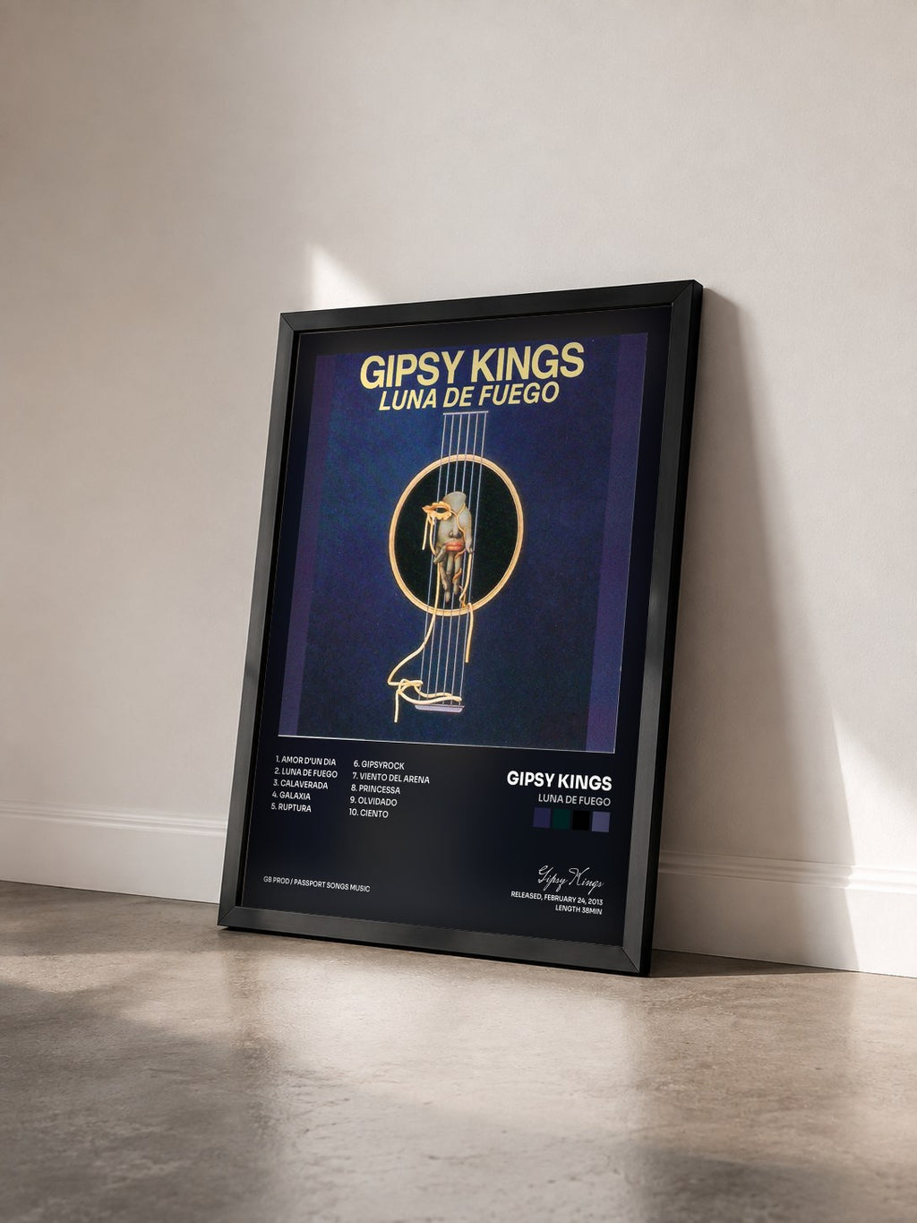 #noir Tableau de l'album Luna de Fuego de Gipsy Kings vu de trois quarts, cadre noir