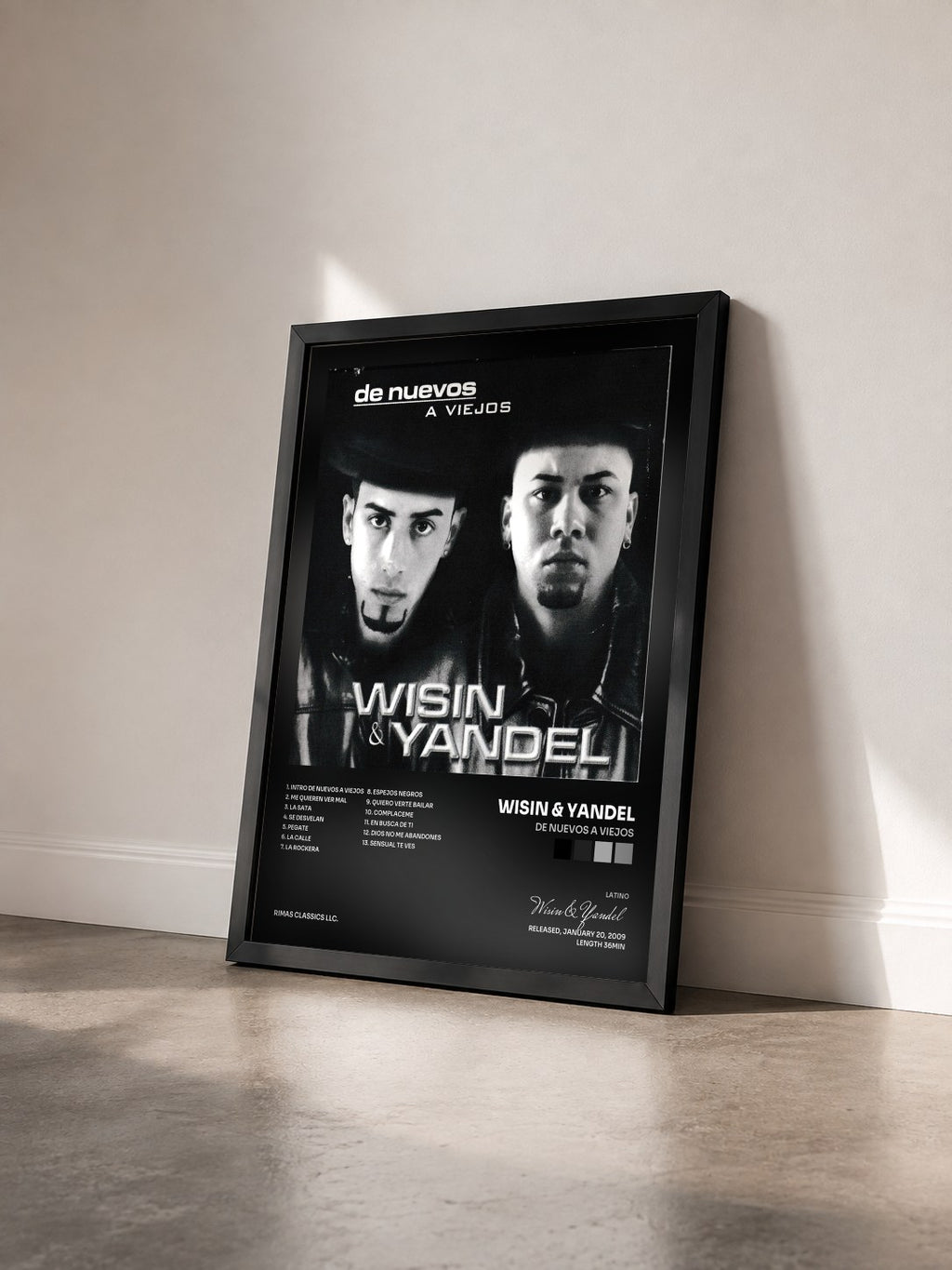 #noir Tableau de l'album De Nuevos a Viejos de Wisin & Yandel vu de trois quarts, cadre noir