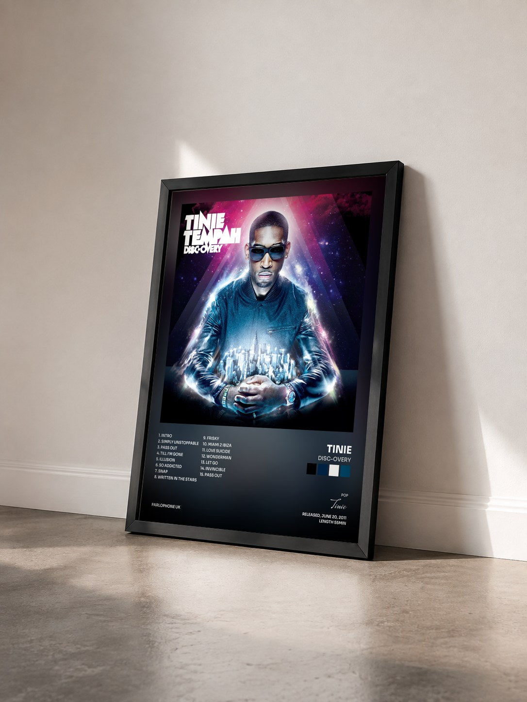 #noir Tableau de l'album Disc-Overy de Tinie Tempah vu de trois quarts, cadre noir