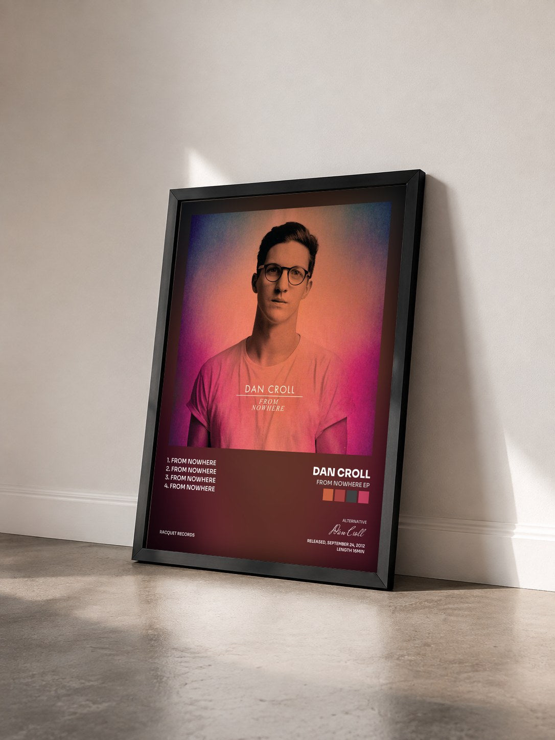 #noir Tableau de l'album From Nowhere EP de Dan Croll vu de trois quarts, cadre noir