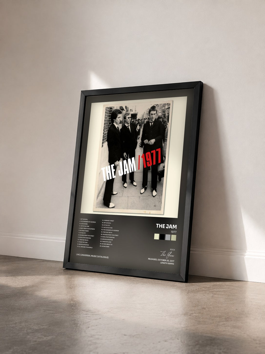 #noir Tableau de l'album 1977 de The Jam vu de trois quarts, cadre noir